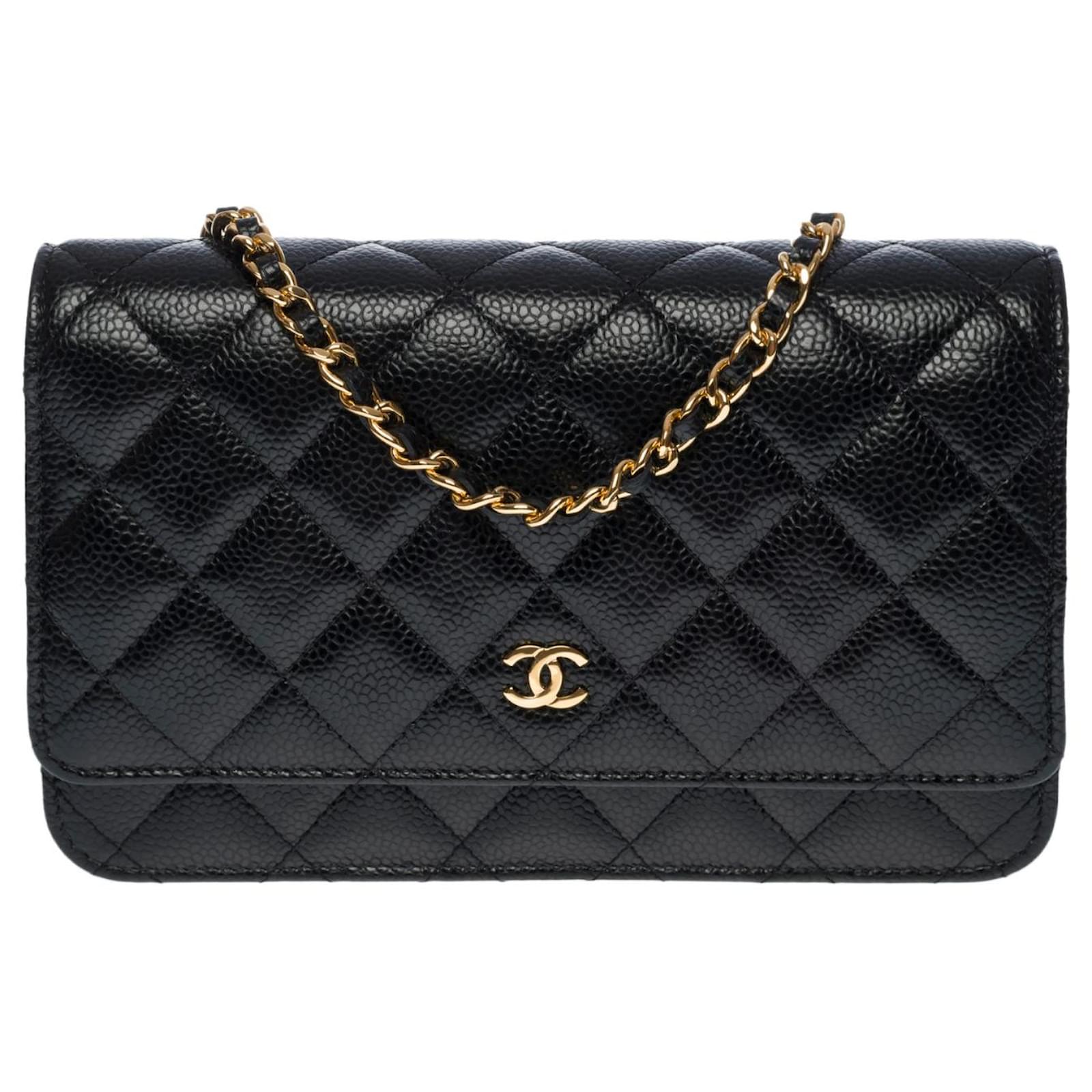 Wallet On Chain Magnífica cartera Chanel con cadena (WOC) En piel de caviar acolchada negra, guarnición en métal doré Cuero ref.494083 - Joli Closet