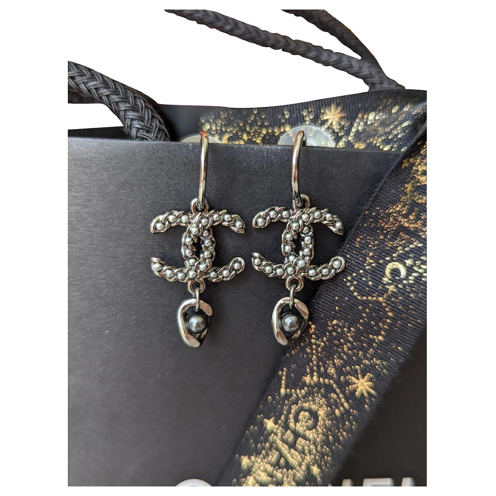 Chanel CC 15P Logo dangling Drop earrings ruthenium pearl box