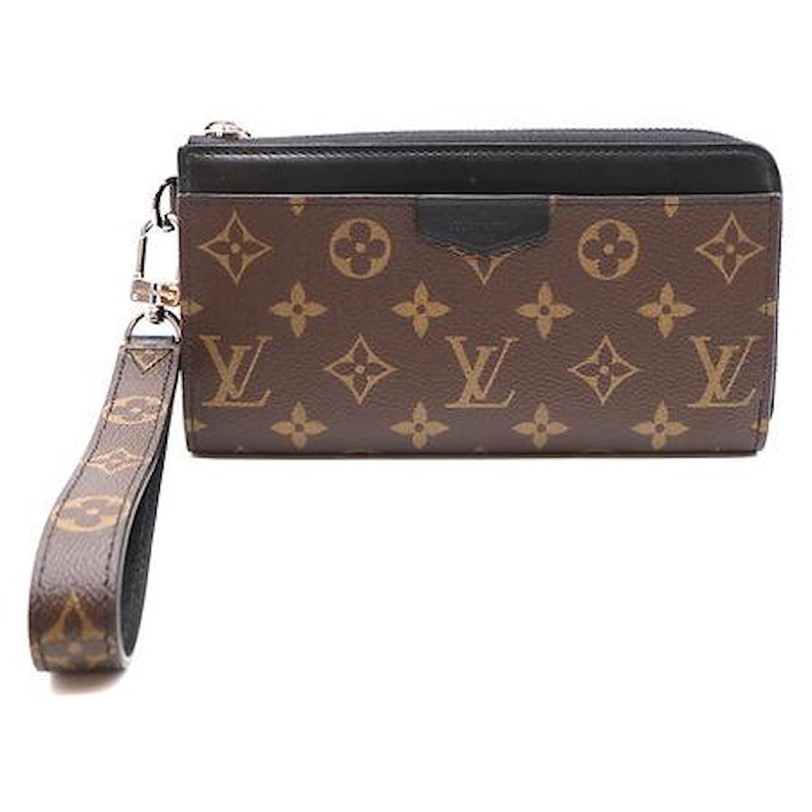 louis vuitton clutch wristlet