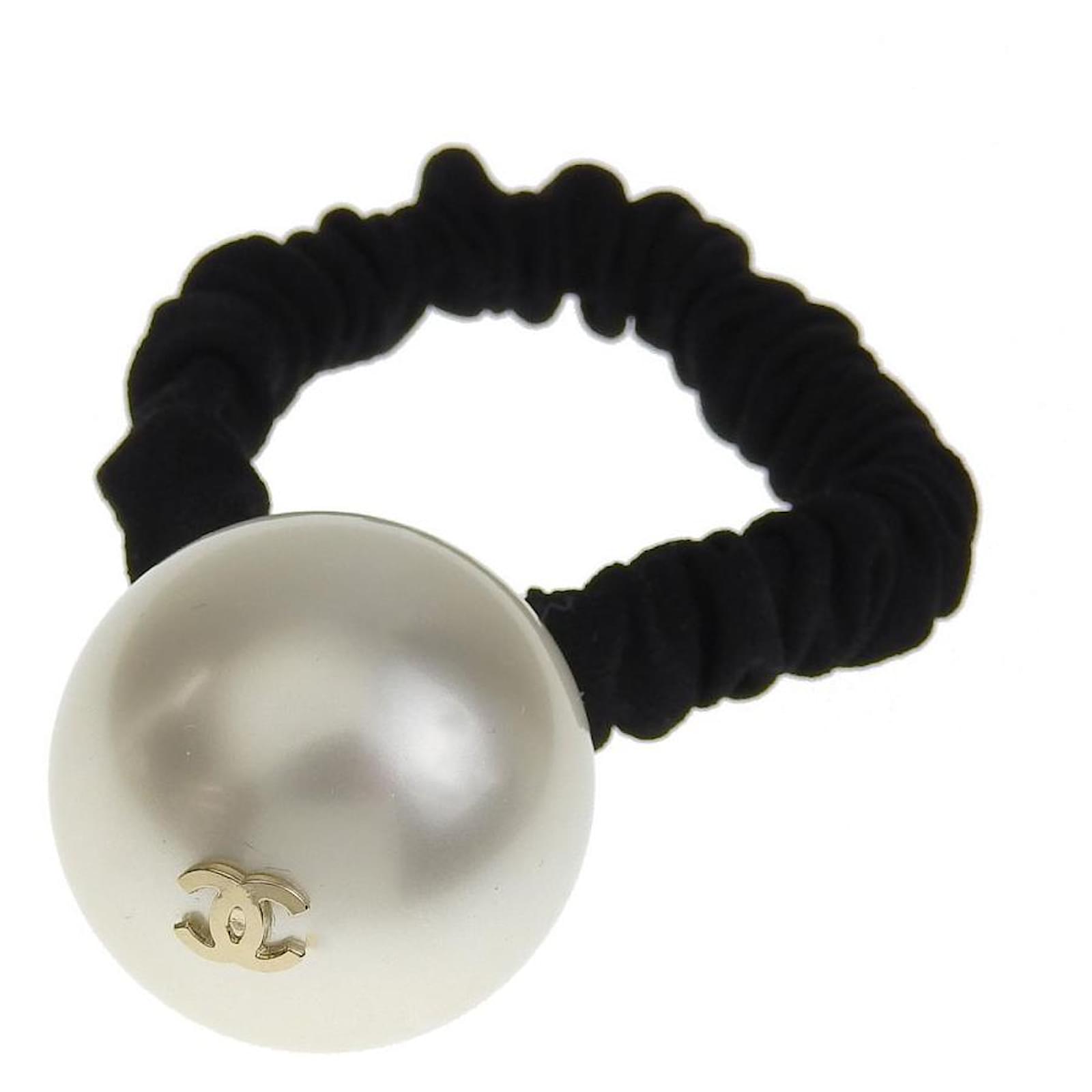 CHANEL Scrunchie Hair Tie Fake Pearl Coco Mark Logo Black White Rubber  ref.496832 - Joli Closet