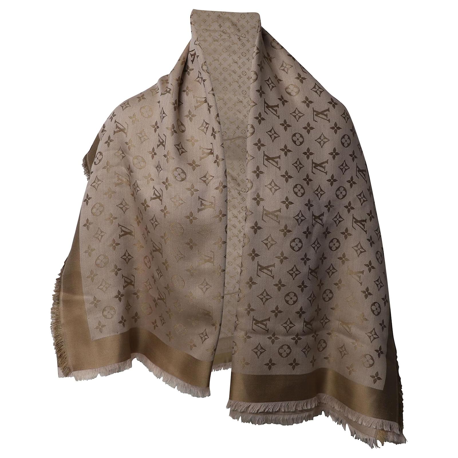 Louis Vuitton Monogram Shawl in Beige Silk ref.497406 - Joli Closet
