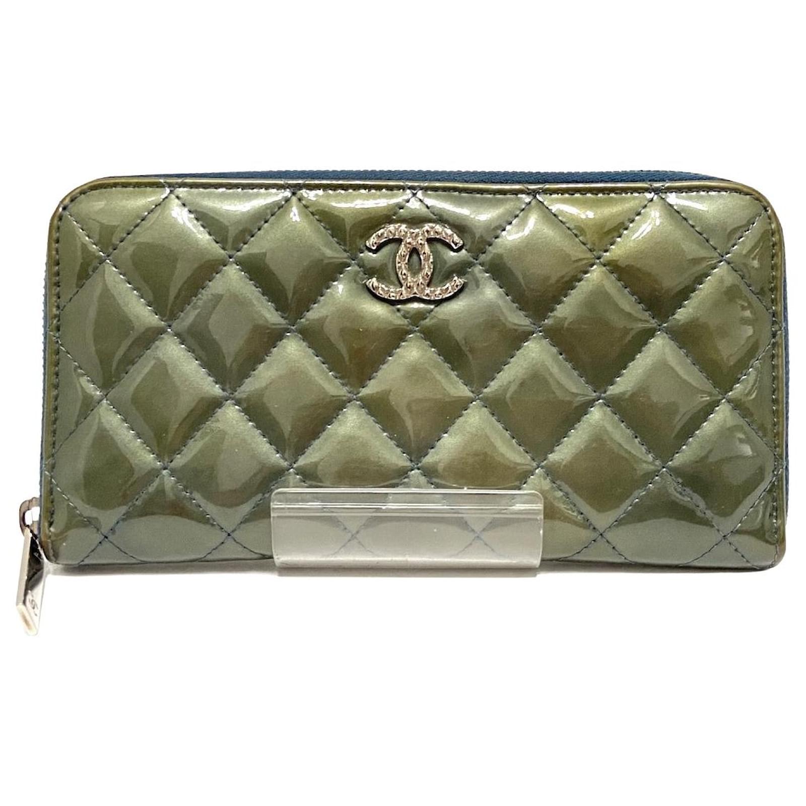 Chanel Zip around wallet Khaki Leather ref.498419 - Joli Closet