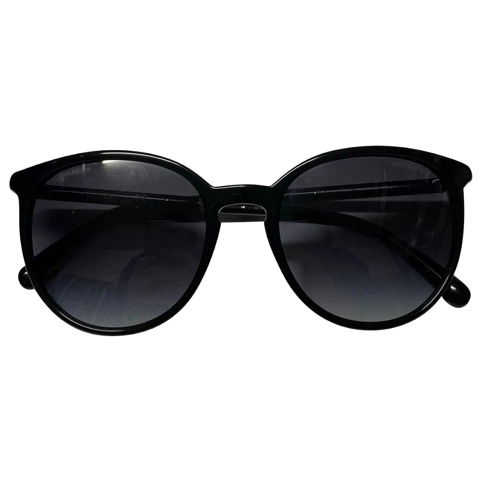Occhiali da sole Chanel Large con perla in acrilico nero ref.499385 - Joli  Closet