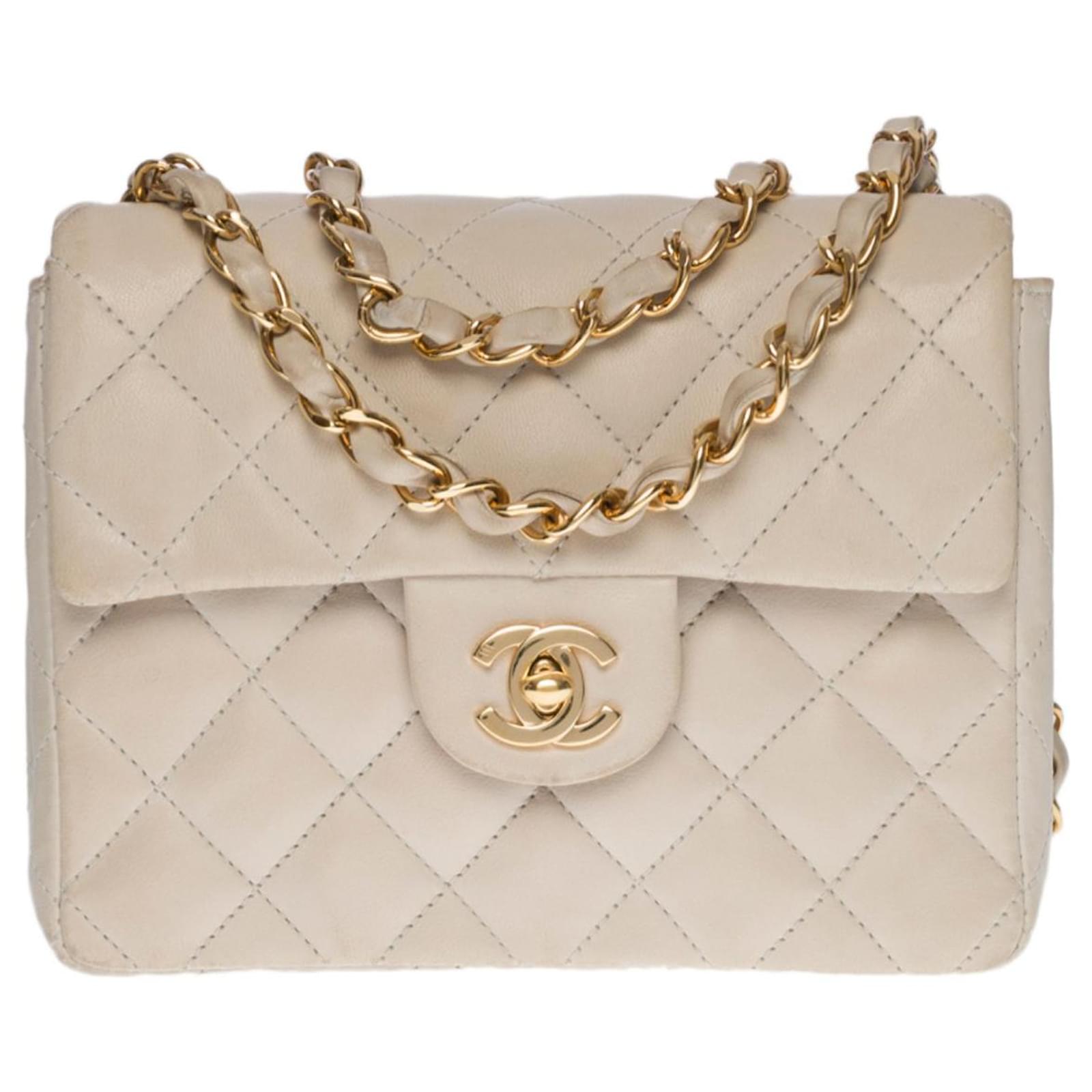 Superb Chanel Mini Timeless Flap bag in ecru quilted leather, garniture en  métal doré Beige ref.499567 - Joli Closet