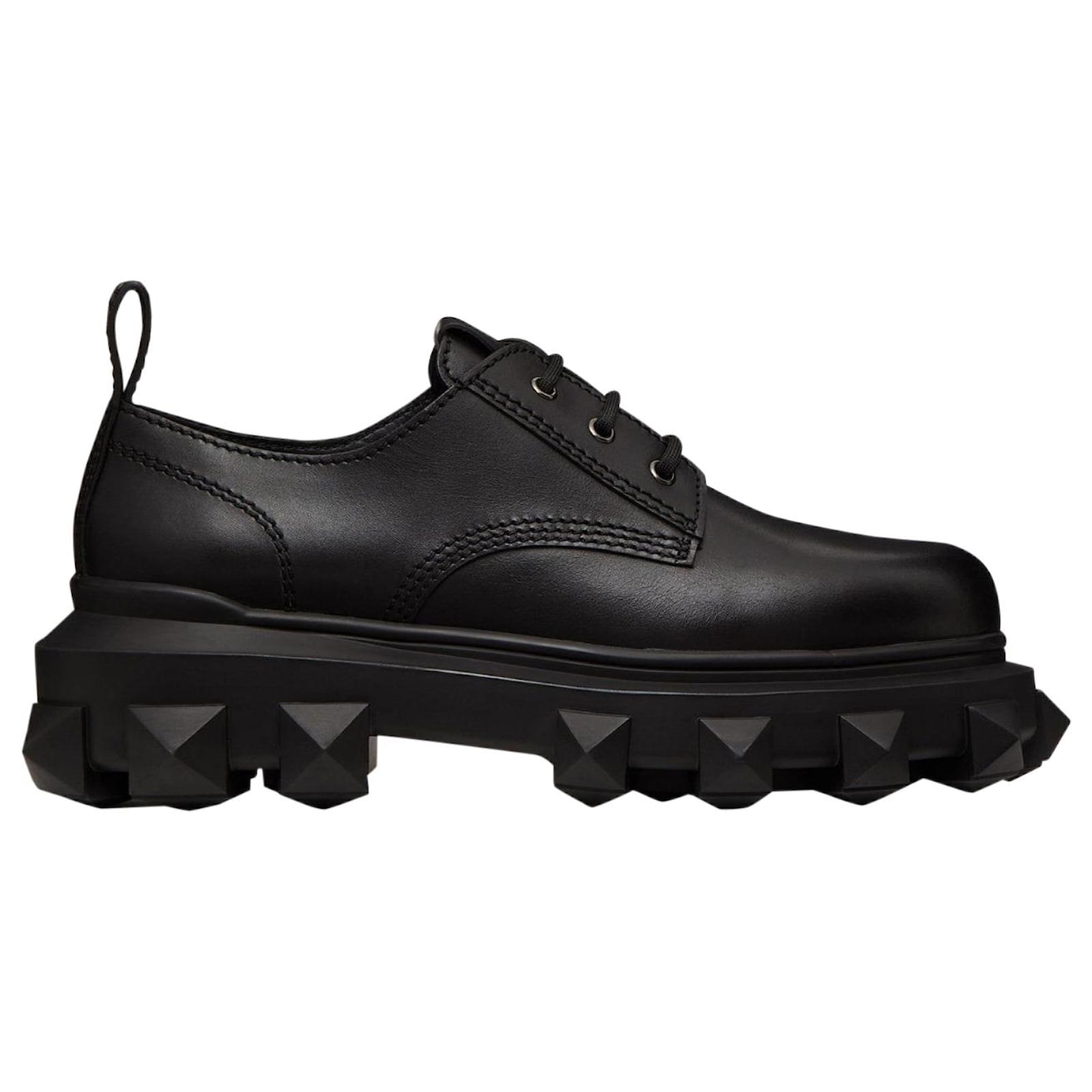 Valentino Derby Shoes Trackstud Black Leather ref.500037 - Joli Closet