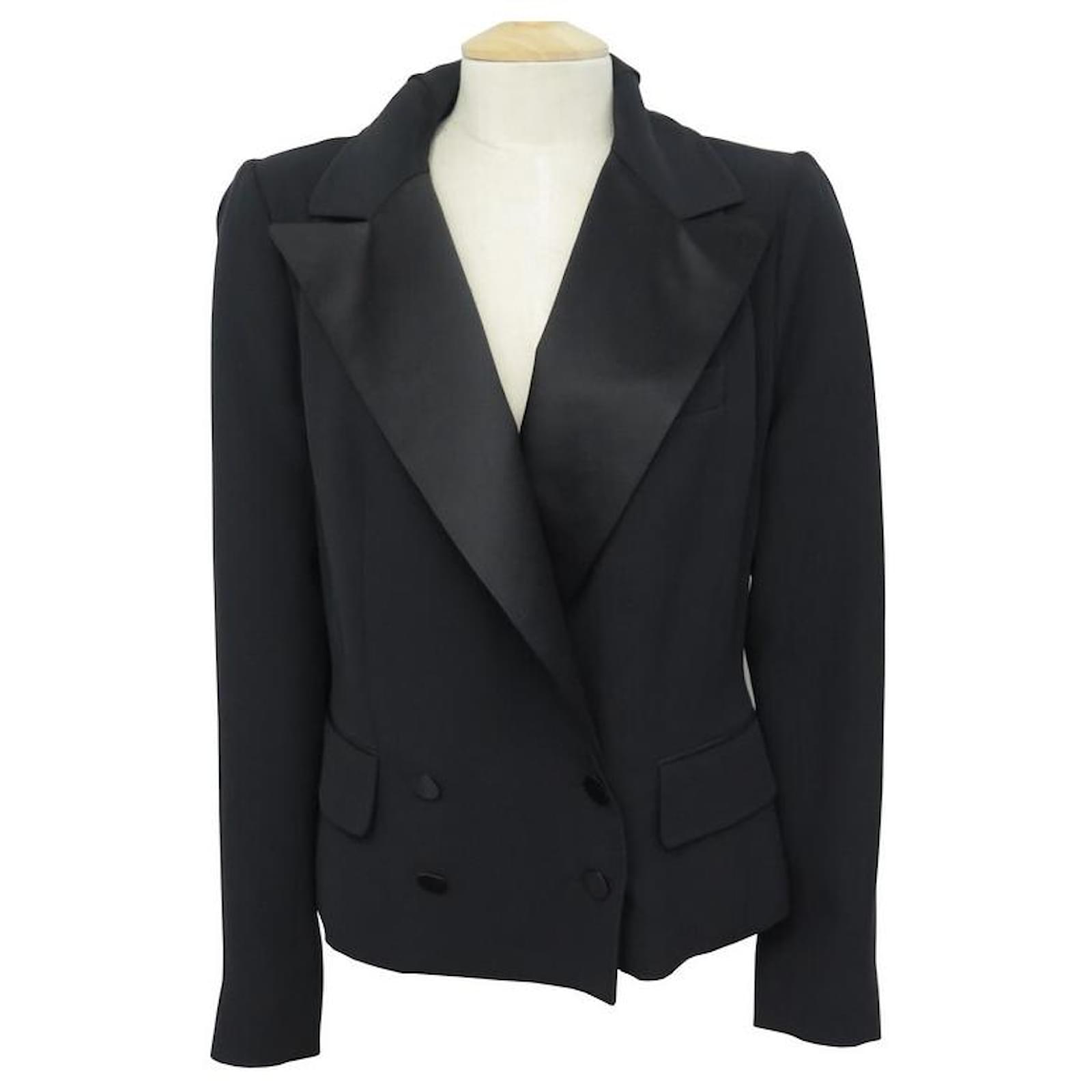 A female version of this Louis Vuitton tuxedo jacket would be AMAZING!