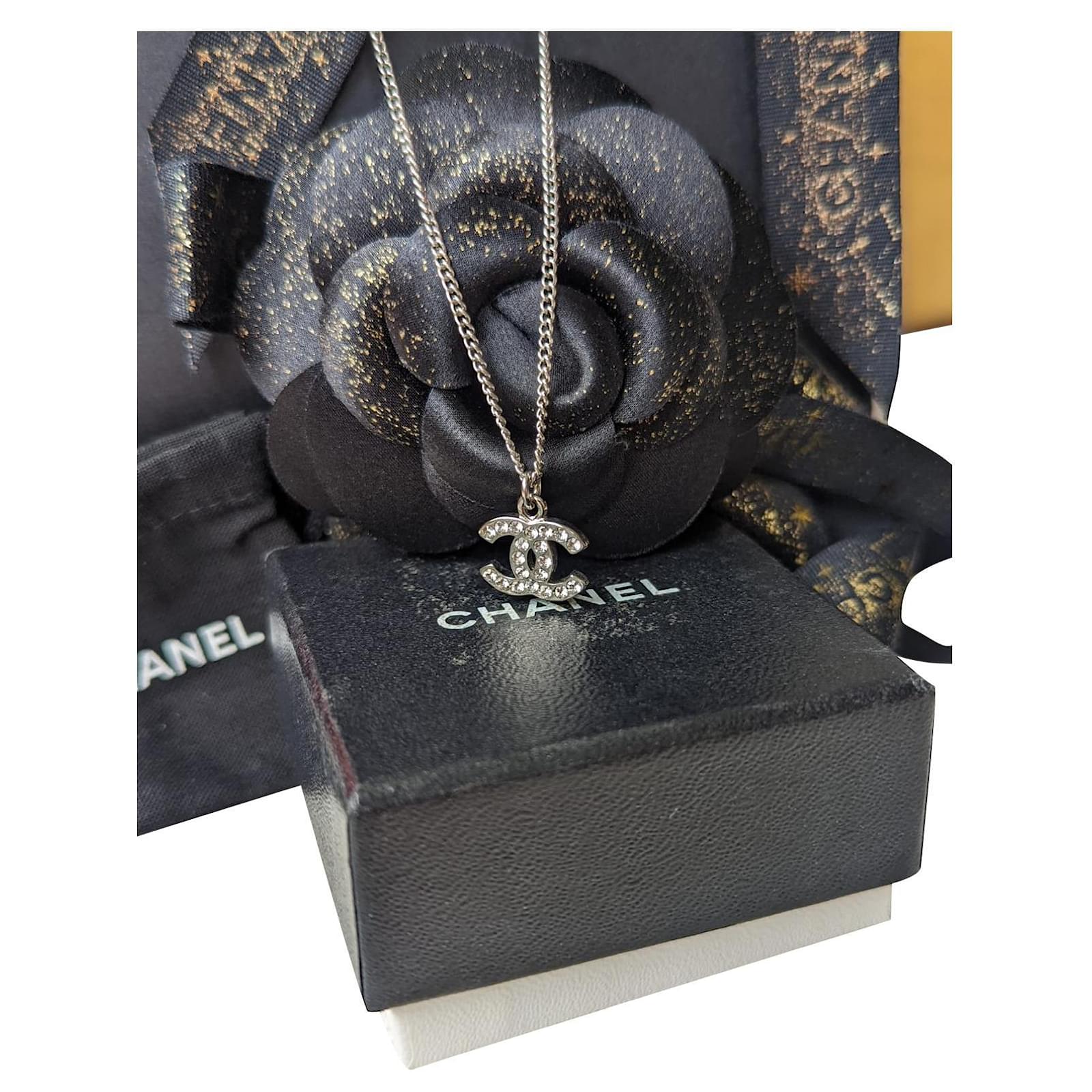 Chanel CC B10V logo classic timeless crystal necklace box docs Silvery  Metal ref.706129 - Joli Closet