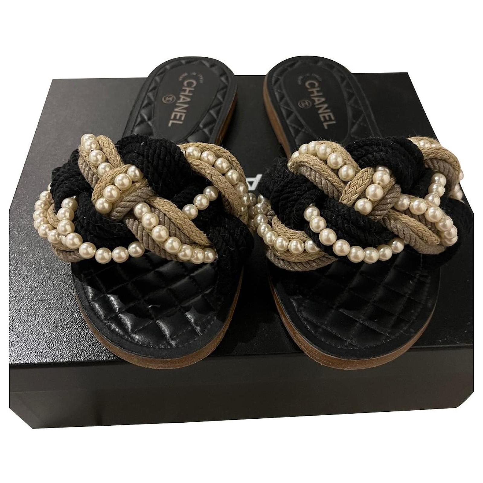 CHANEL sandals/mules Black Lambskin ref.501966 - Joli Closet