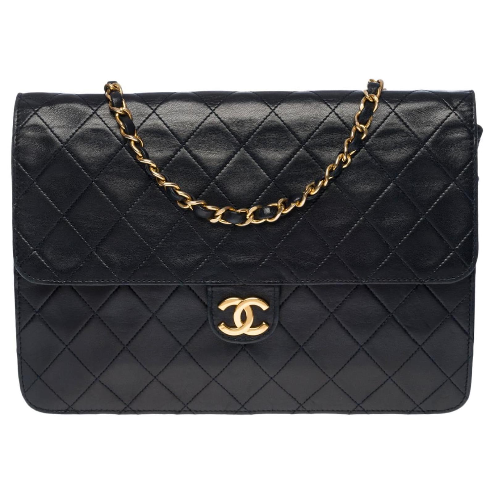 Timeless Very beautiful Chanel Classic Flap Bag medium bag in black