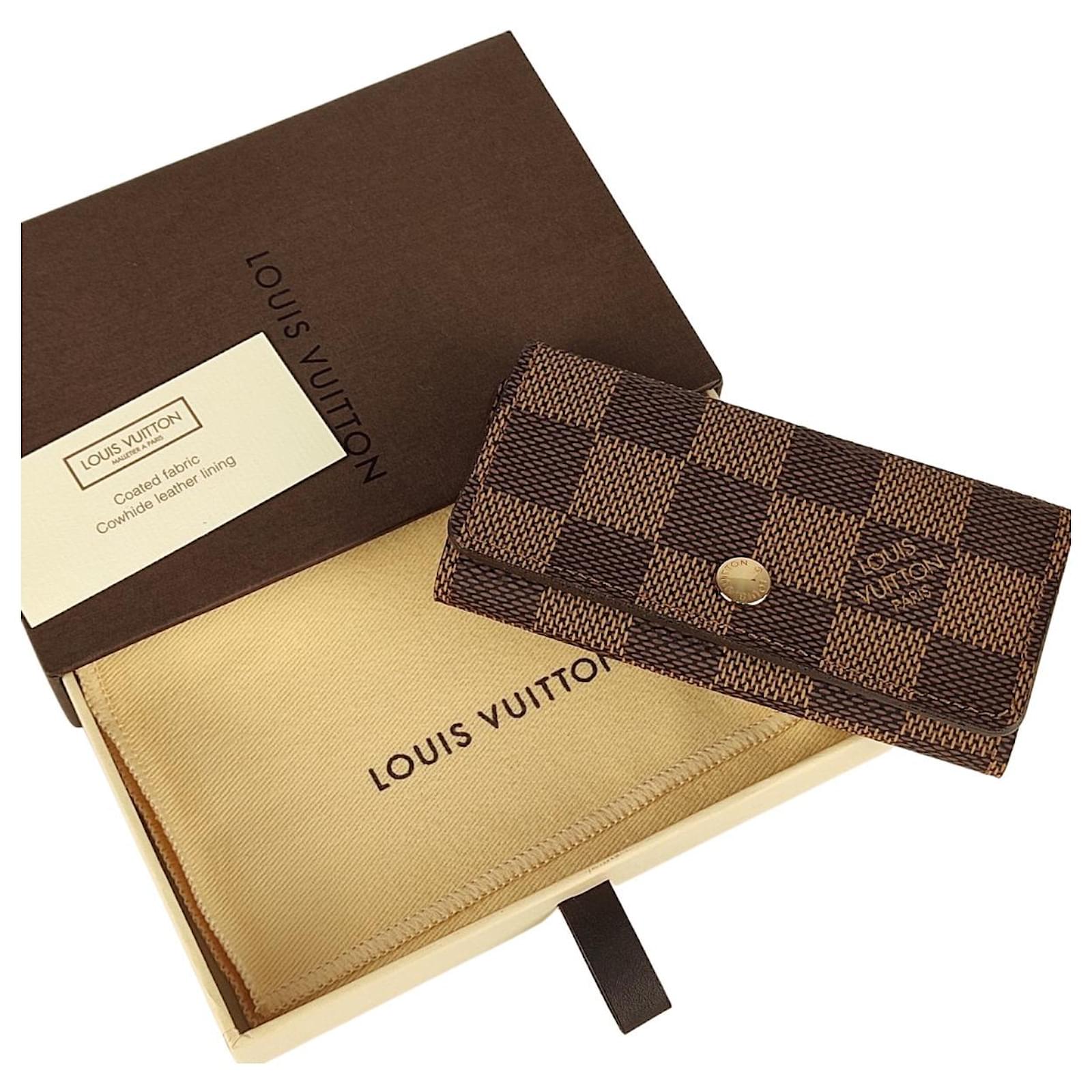 Louis Vuitton Portachiavi LV Owl Grigio Pelle ref.225966 - Joli Closet