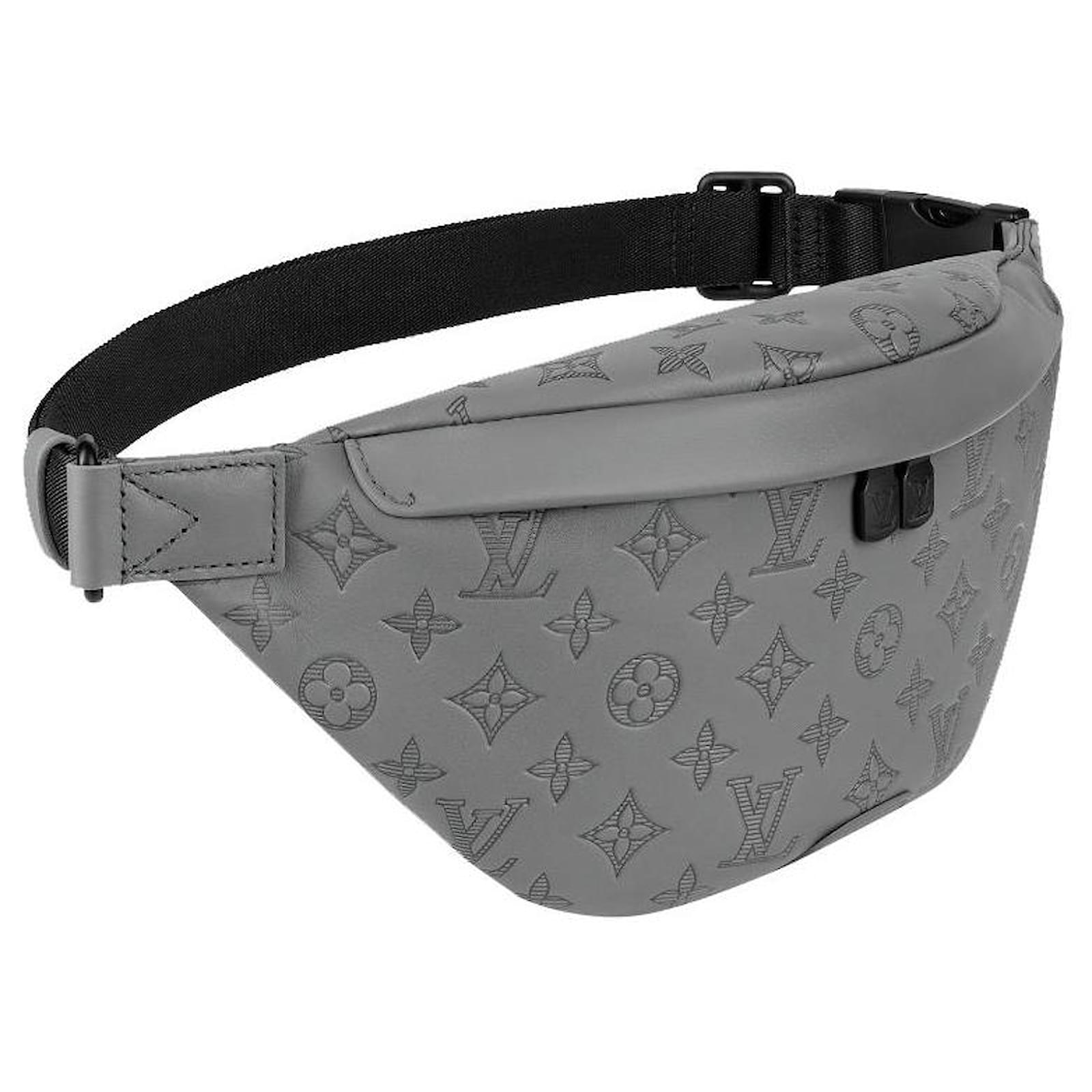 Leather bag Louis Vuitton Grey in Leather - 32726508