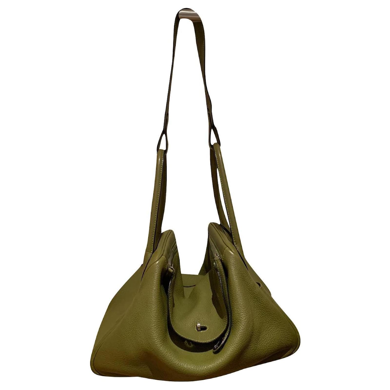 HERMÈS - Lindy bag in olive green leather - Double zip…