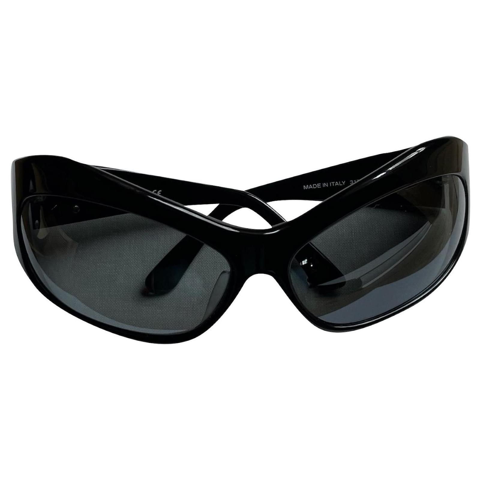 Chanel Sunglasses Black Plastic ref.504760 - Joli Closet