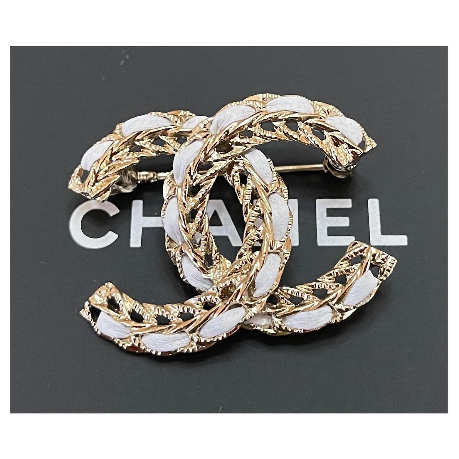 Pins & Brooches Chanel Chanel Golden Metal White Leather Pin Brooch