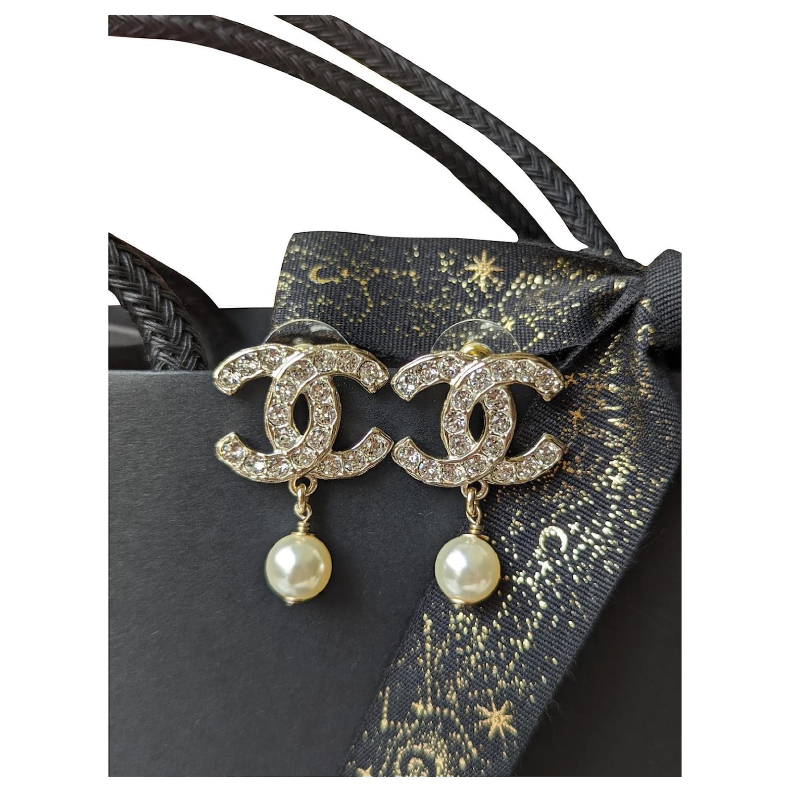 Chanel CC A21V logo crystal pearl drop classic large earrings in box Golden  Metal ref.506368 - Joli Closet