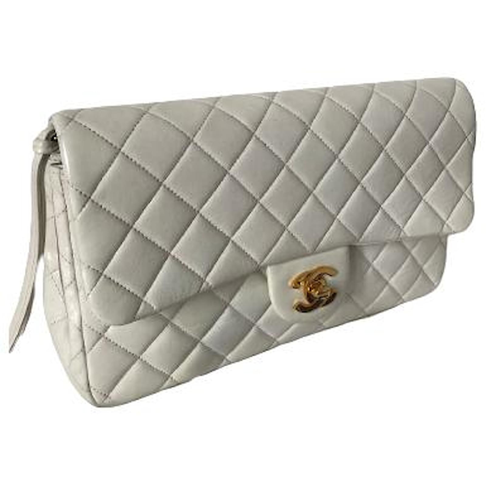 Chanel timeless clutch White Leather ref.506517 - Joli Closet