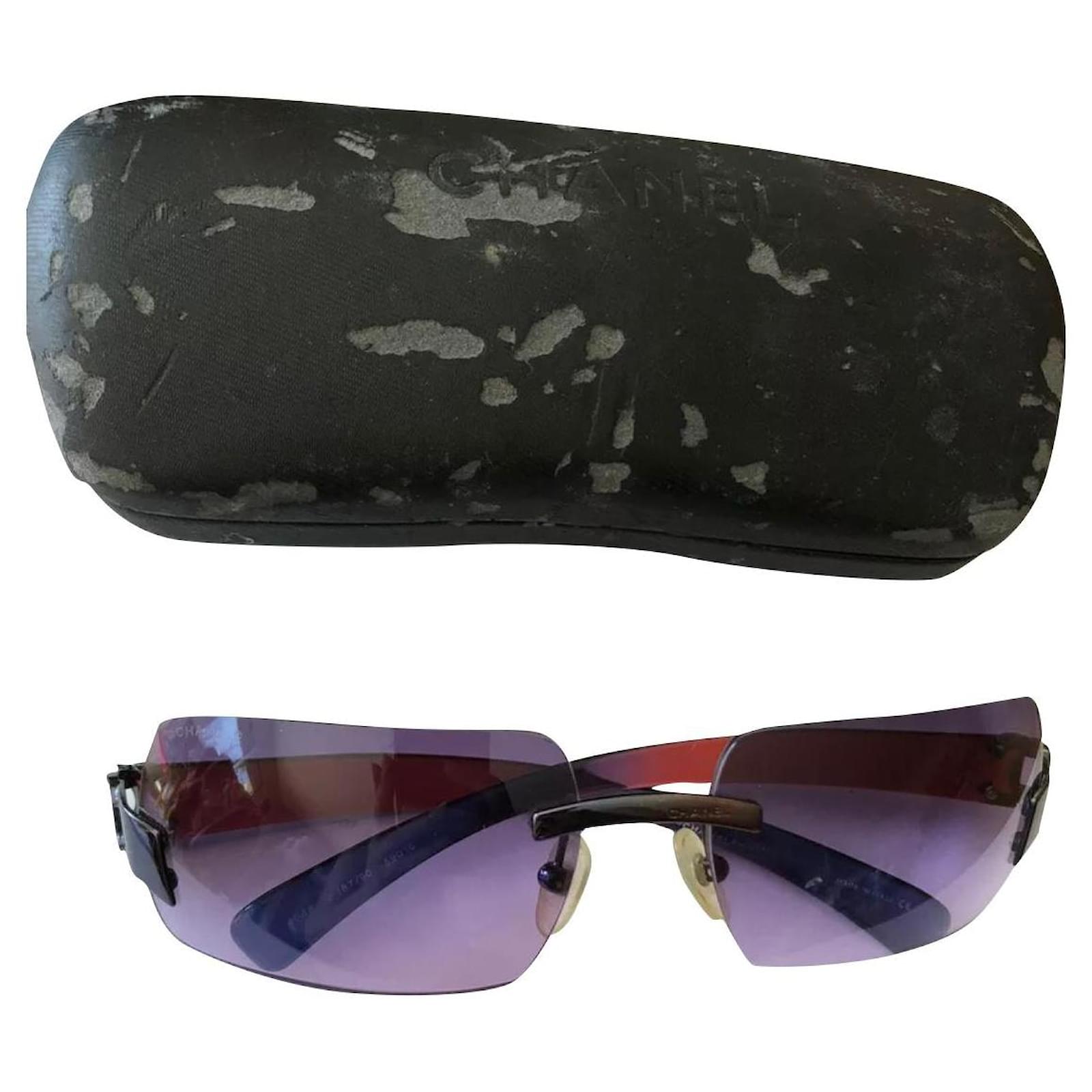 Chanel Vintage Black Small Frame Sunglasses – Dina C's Fab and Funky  Consignment Boutique