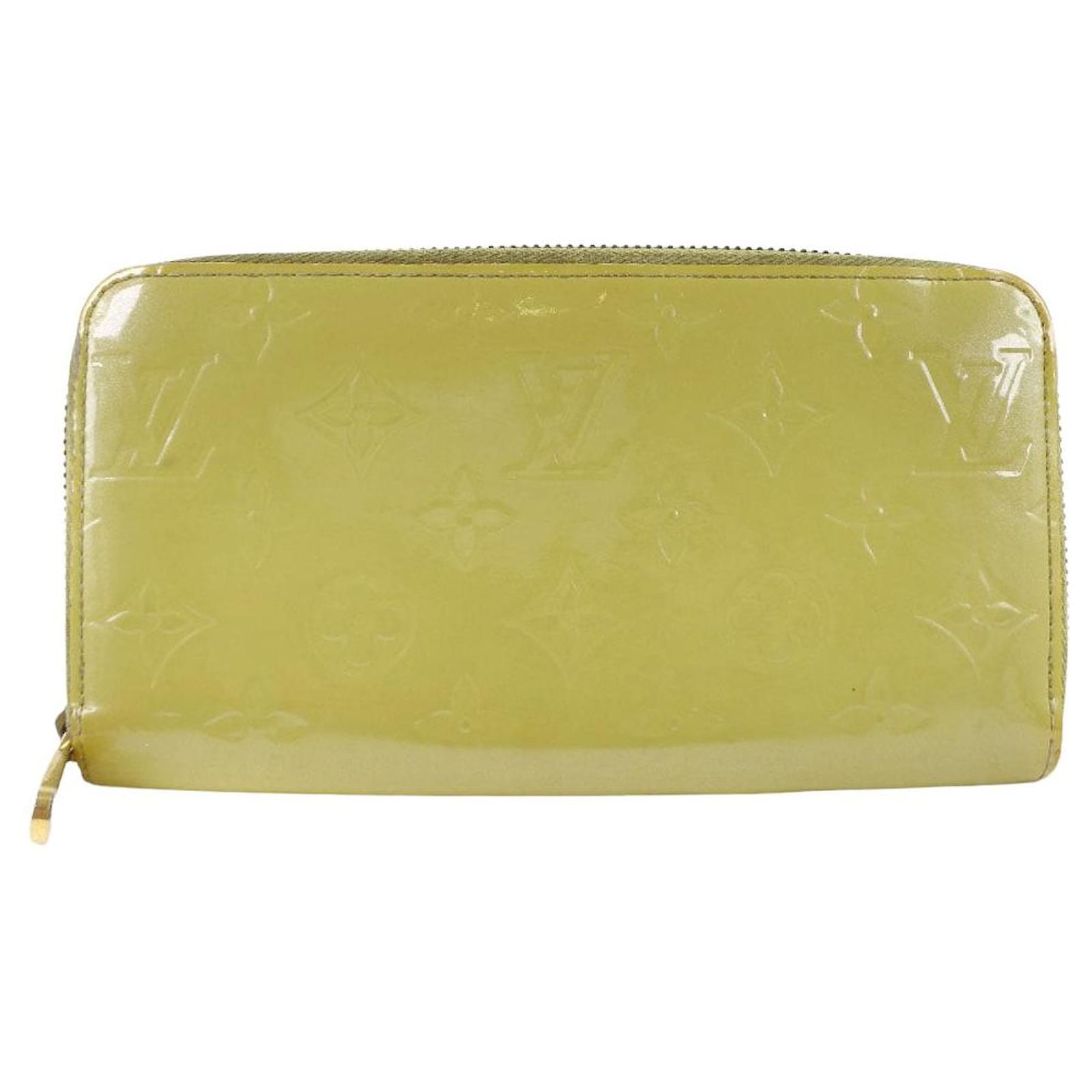 Louis Vuitton - Authenticated Zippy Wallet - Patent Leather Green for Women, Very Good Condition