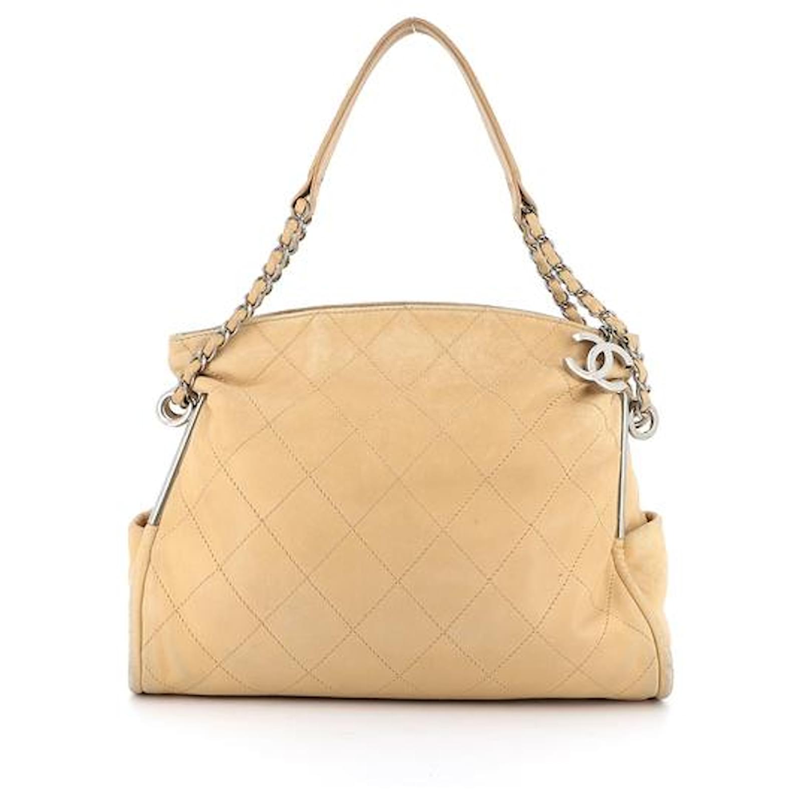 Chanel handbag Beige Leather ref.512062 Joli Closet