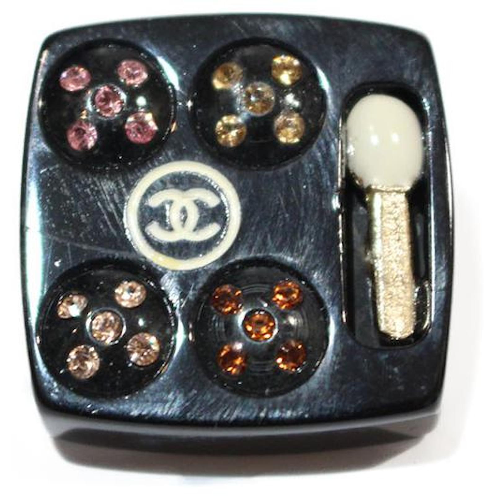 Chanel Pins & brooches Black Resin ref.512527 - Joli Closet