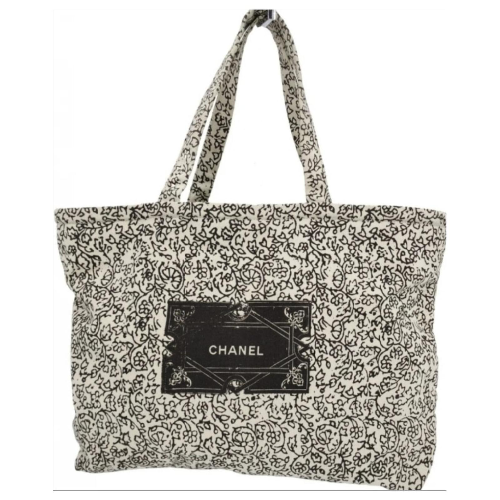 Chanel XL limited edition tote bag Beige Dark brown Cloth ref.514837 - Joli  Closet