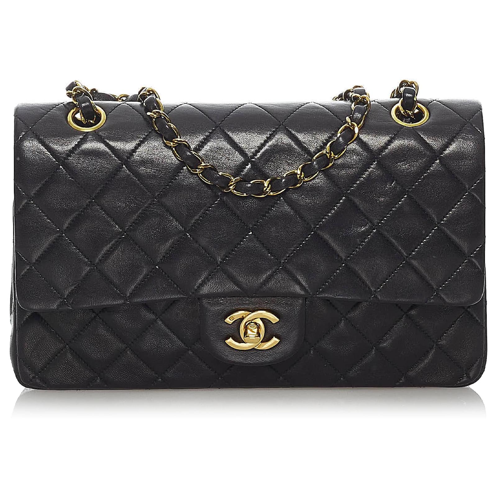 Chanel Black Classic Medium Lambskin lined Flap Bag Leather ref