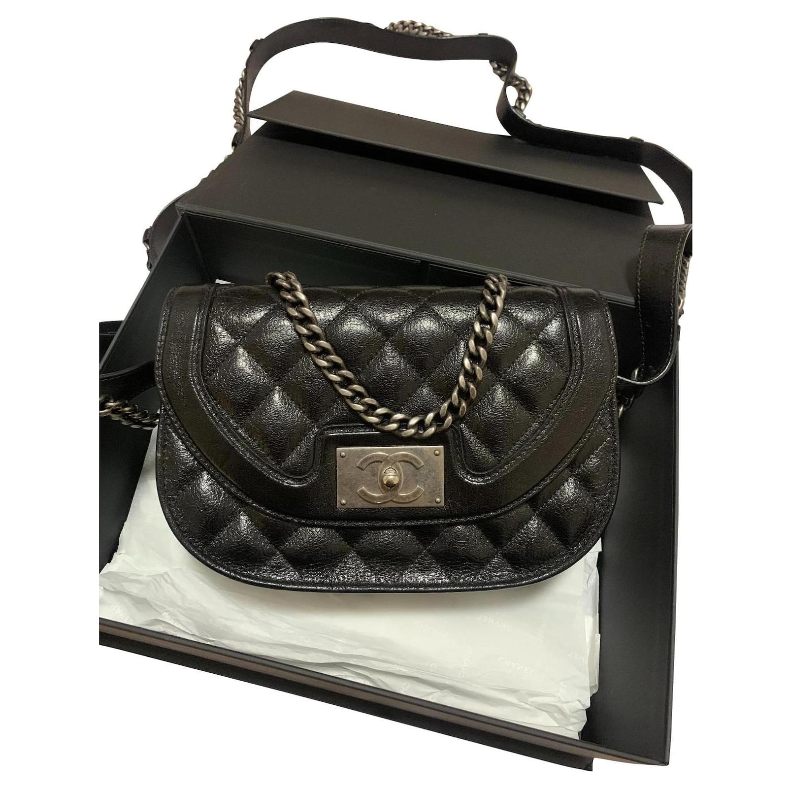 Chanel Women Bag Limited Edition Black Leather ref.515340 - Joli
