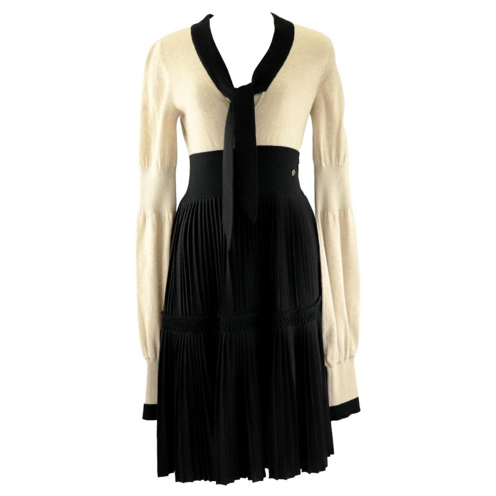 Used] Chanel Pleated Flare Knit Dress Black x Beige 38 Women's