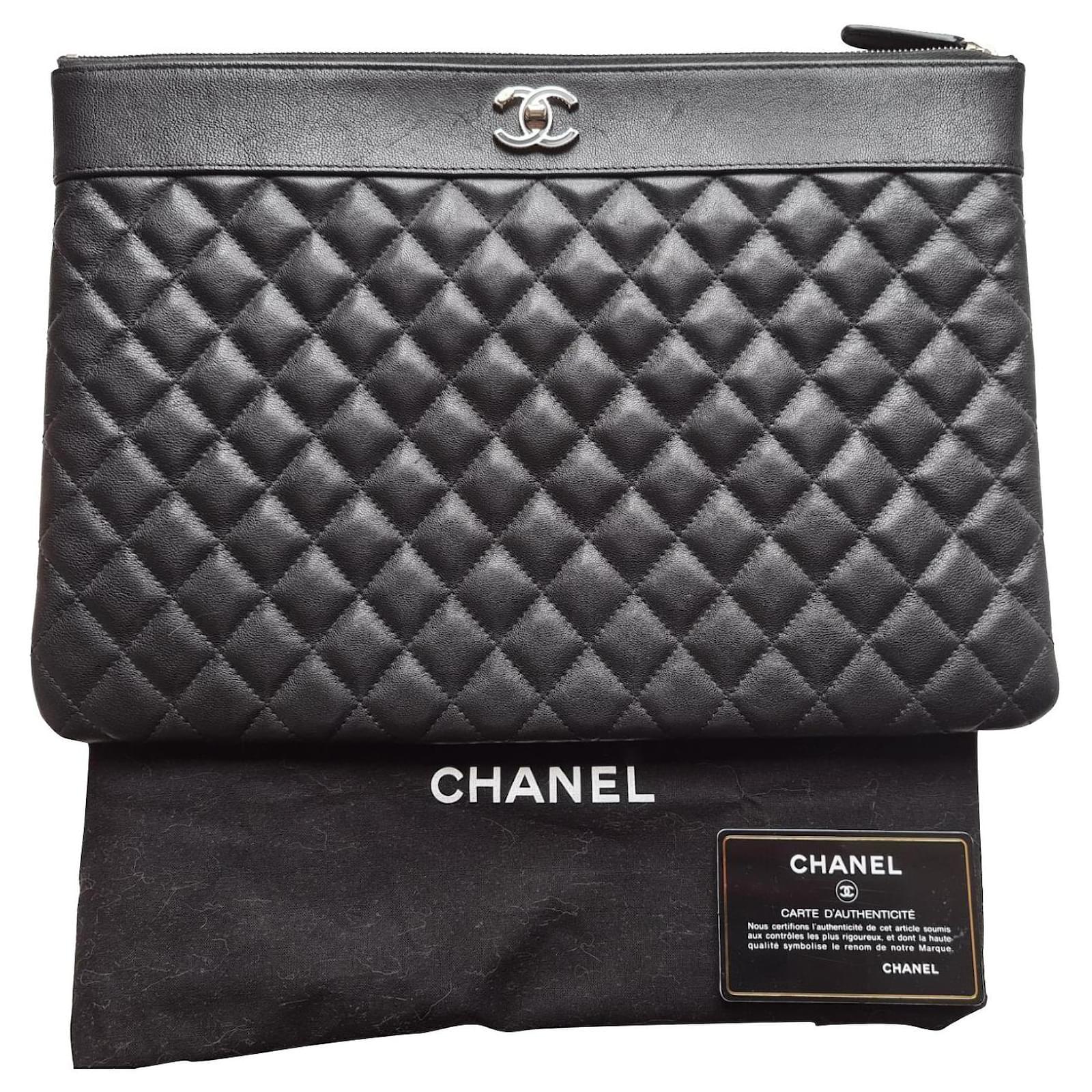 Large Chanel clutch Dark grey Leather ref.515944 - Joli Closet