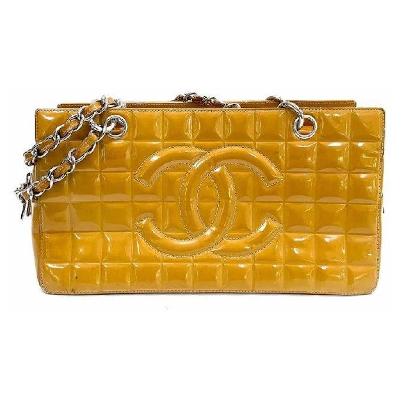 Used] Chanel Chain Shoulder Bag Chocobar Enamel Patent Leather Camel Tote  Bag Yellow ref.516019 - Joli Closet