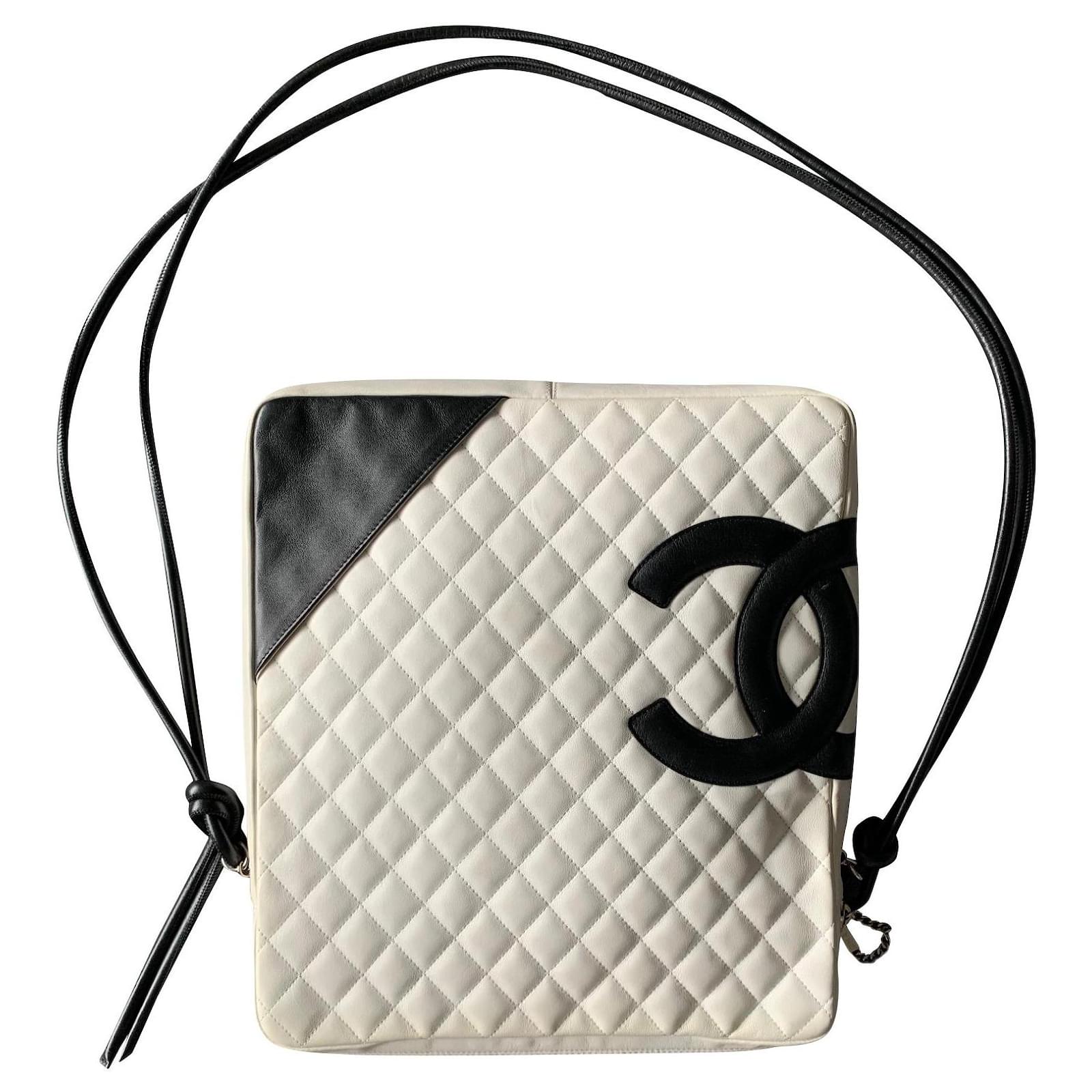 Chanel Cambon Maxi crossbody bag White Leather ref.517091 - Joli Closet
