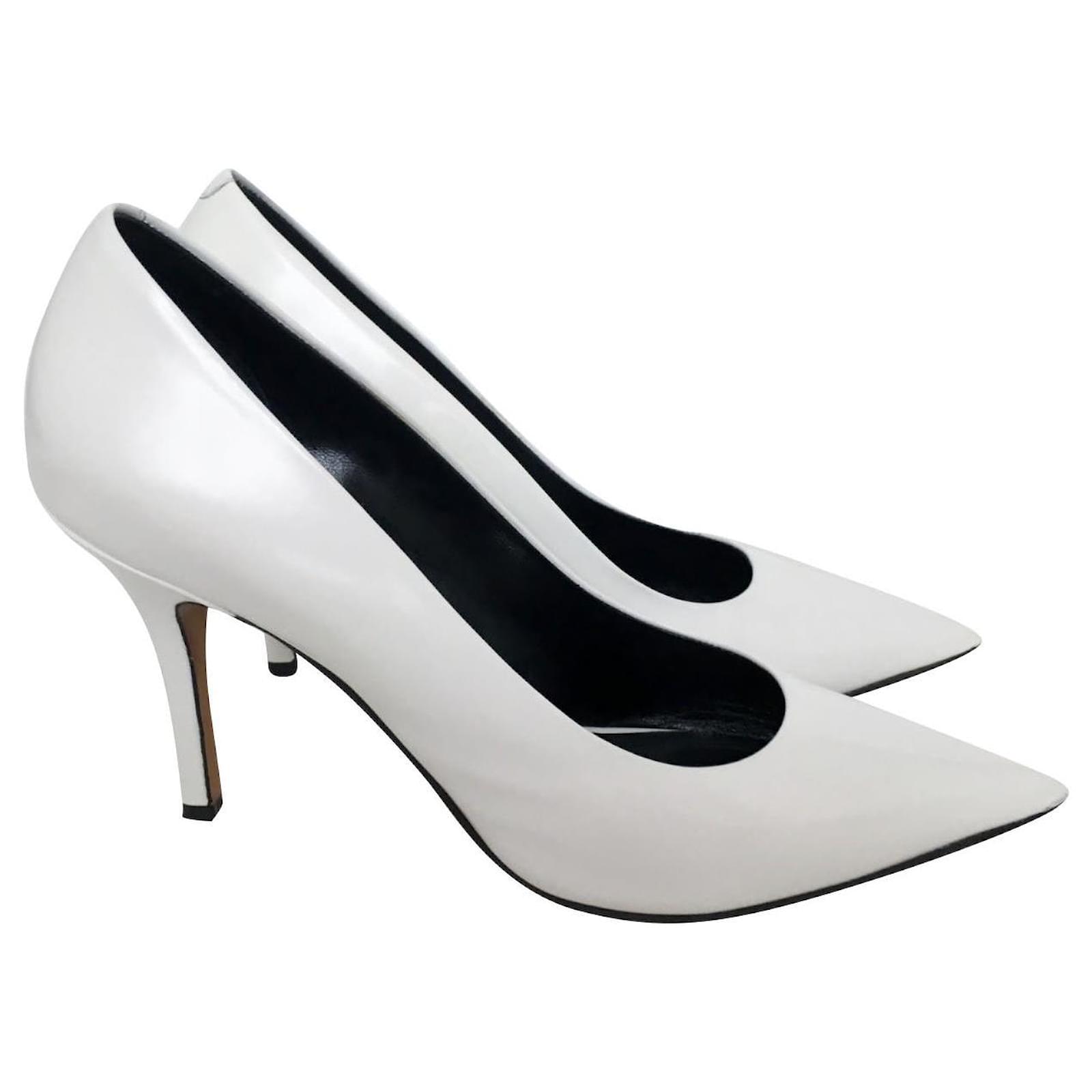 Céline Phoebe Philo Essential Pumps in white spazzolato
