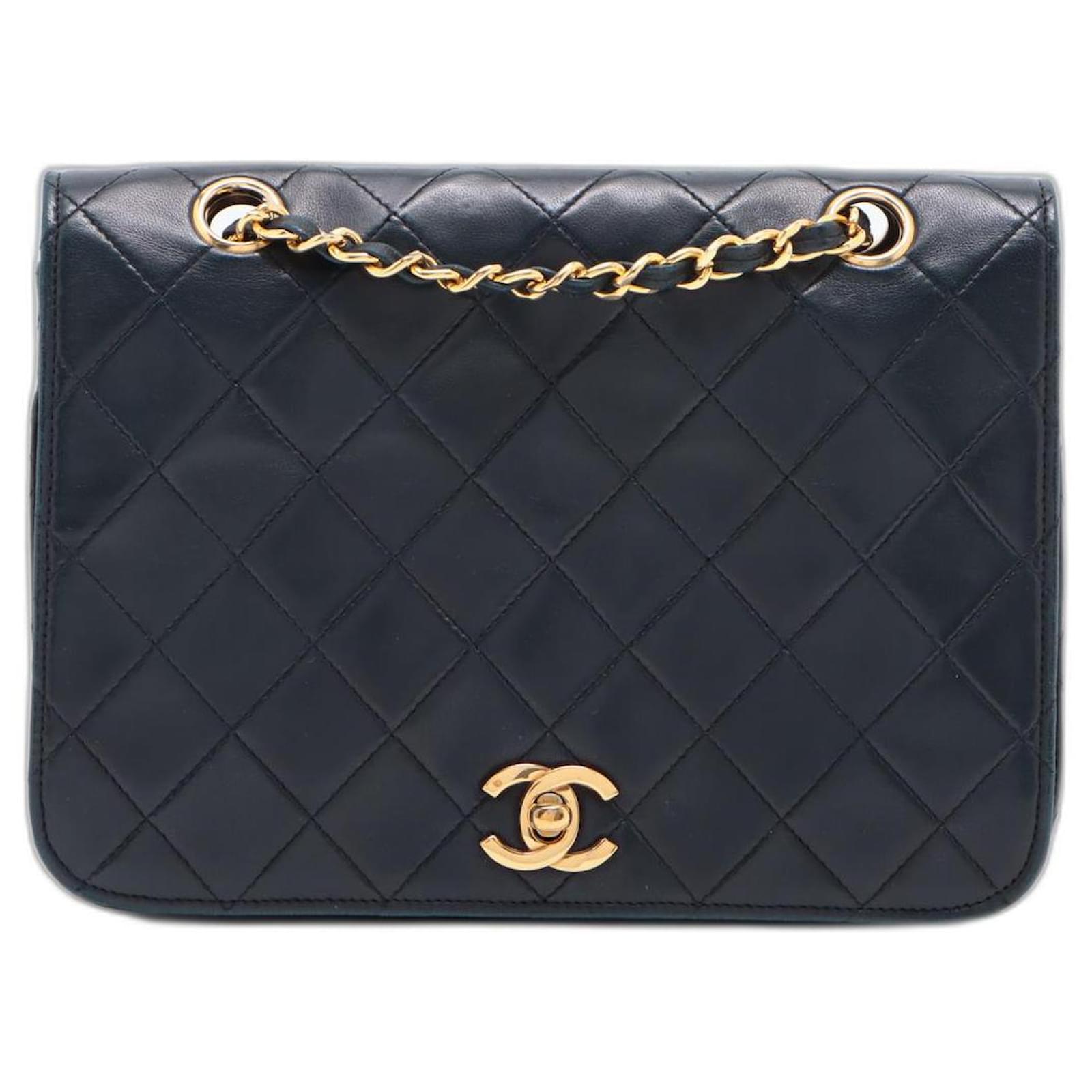Chanel flap bag Navy blue Leather ref.520053 Joli Closet