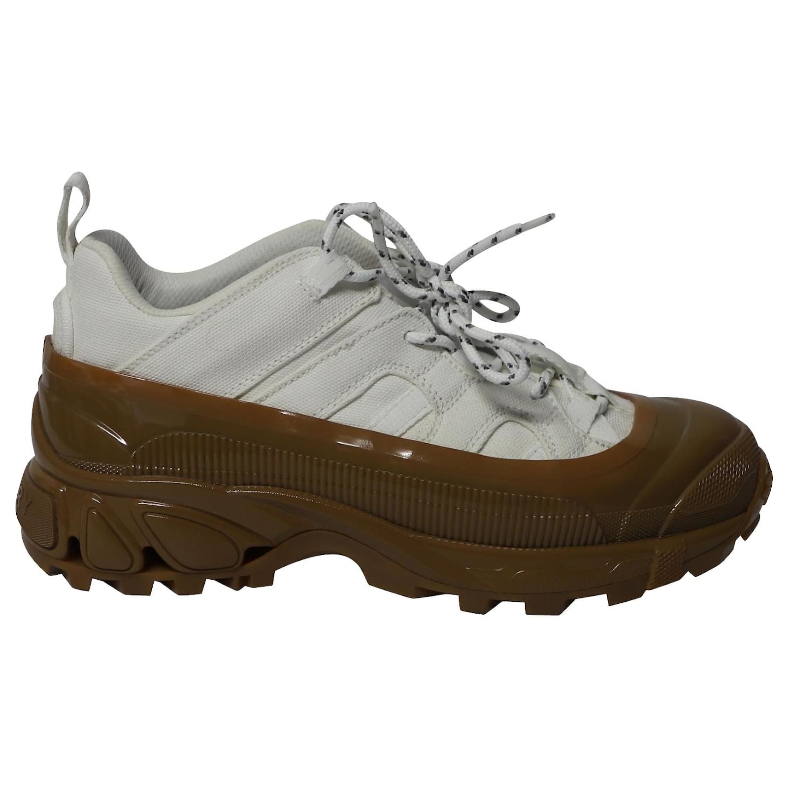 Burberry Arthur Sneakers in White Cotton ref.523413 - Joli Closet