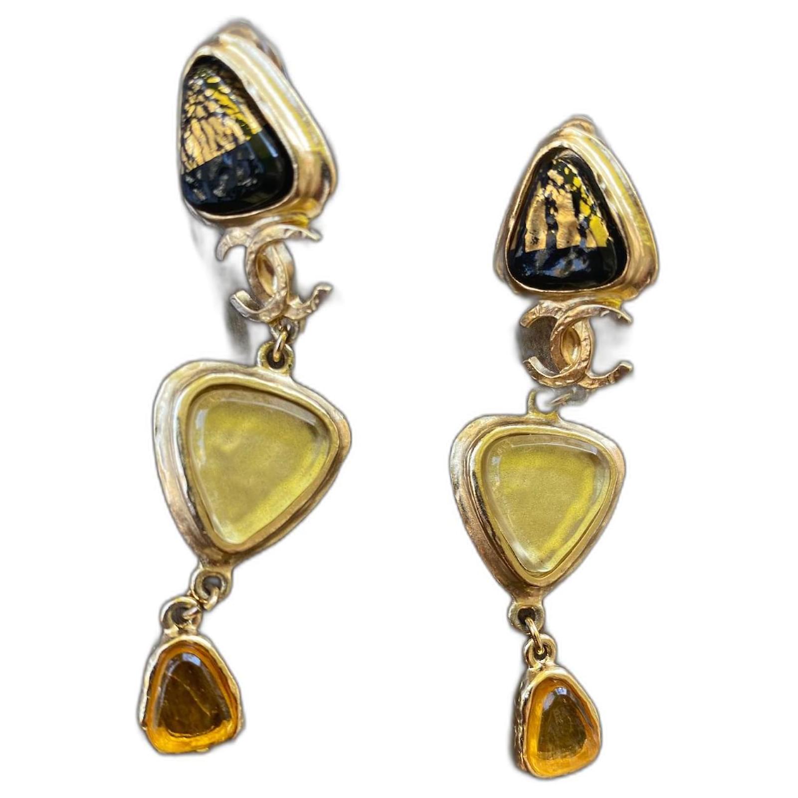 Chanel clip earrings Gold hardware Metal ref.523812 Joli Closet