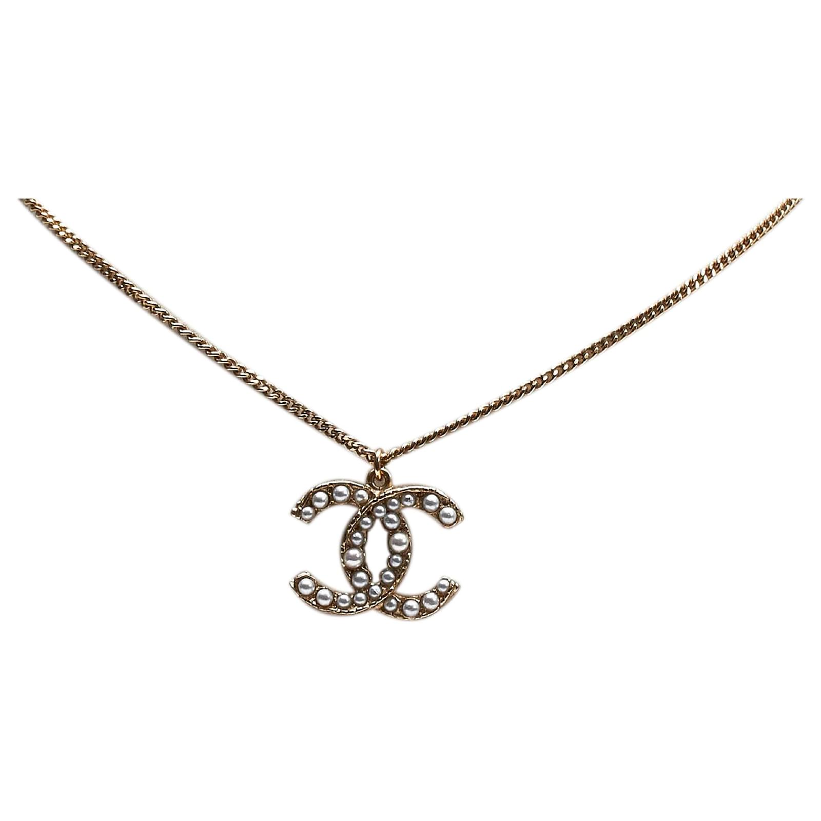 Chanel Silver CC Faux Pearl Pendant Necklace Silvery White Metal ref.524881  - Joli Closet