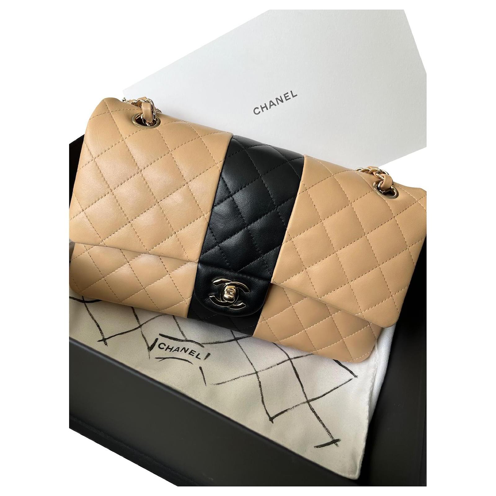 Timeless Chanel Classic bicolor lined flap Beige Lambskin ref.525154 - Joli  Closet
