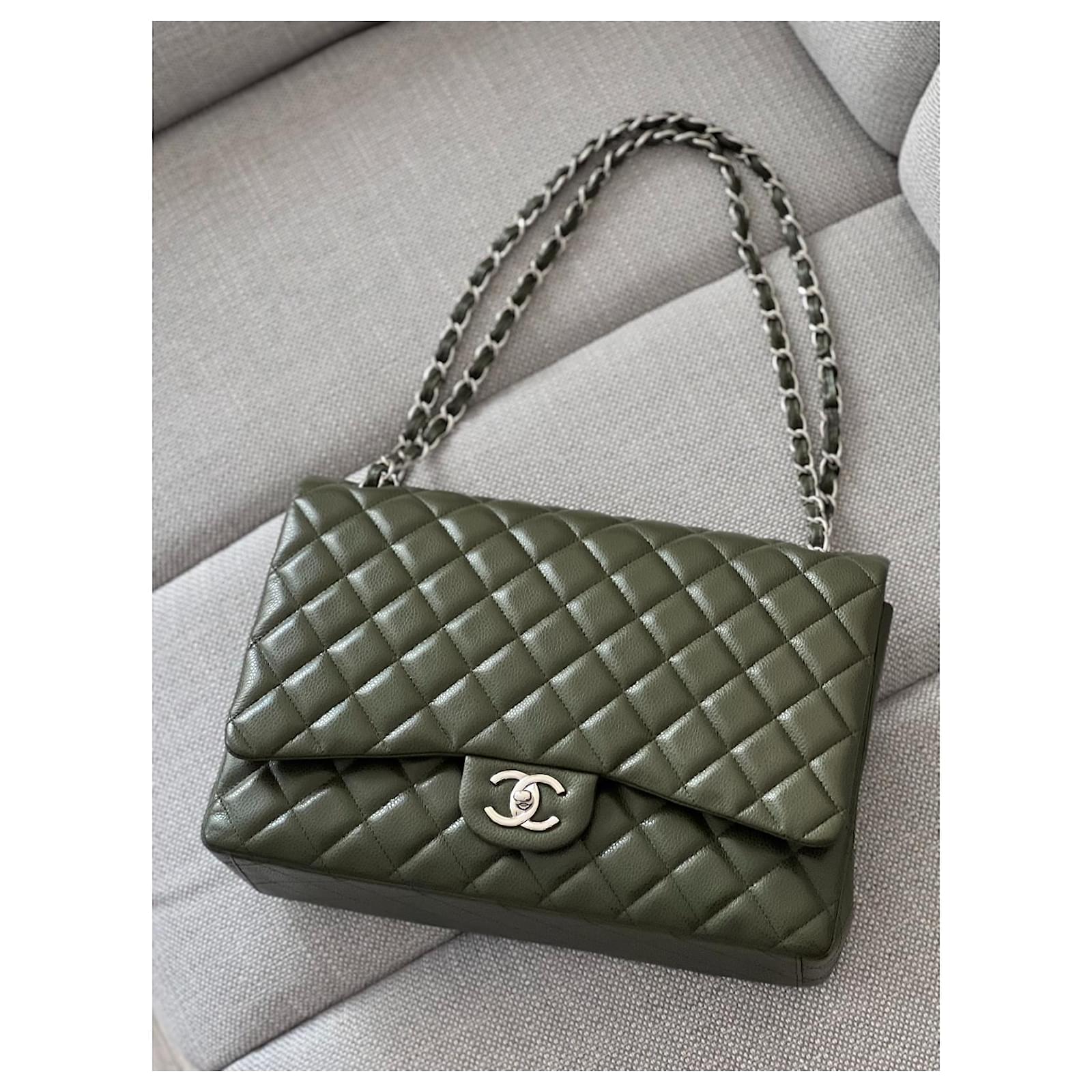 Chanel Classic flap maxi bag in black patent SHW  DOWNTOWN UPTOWN Genève