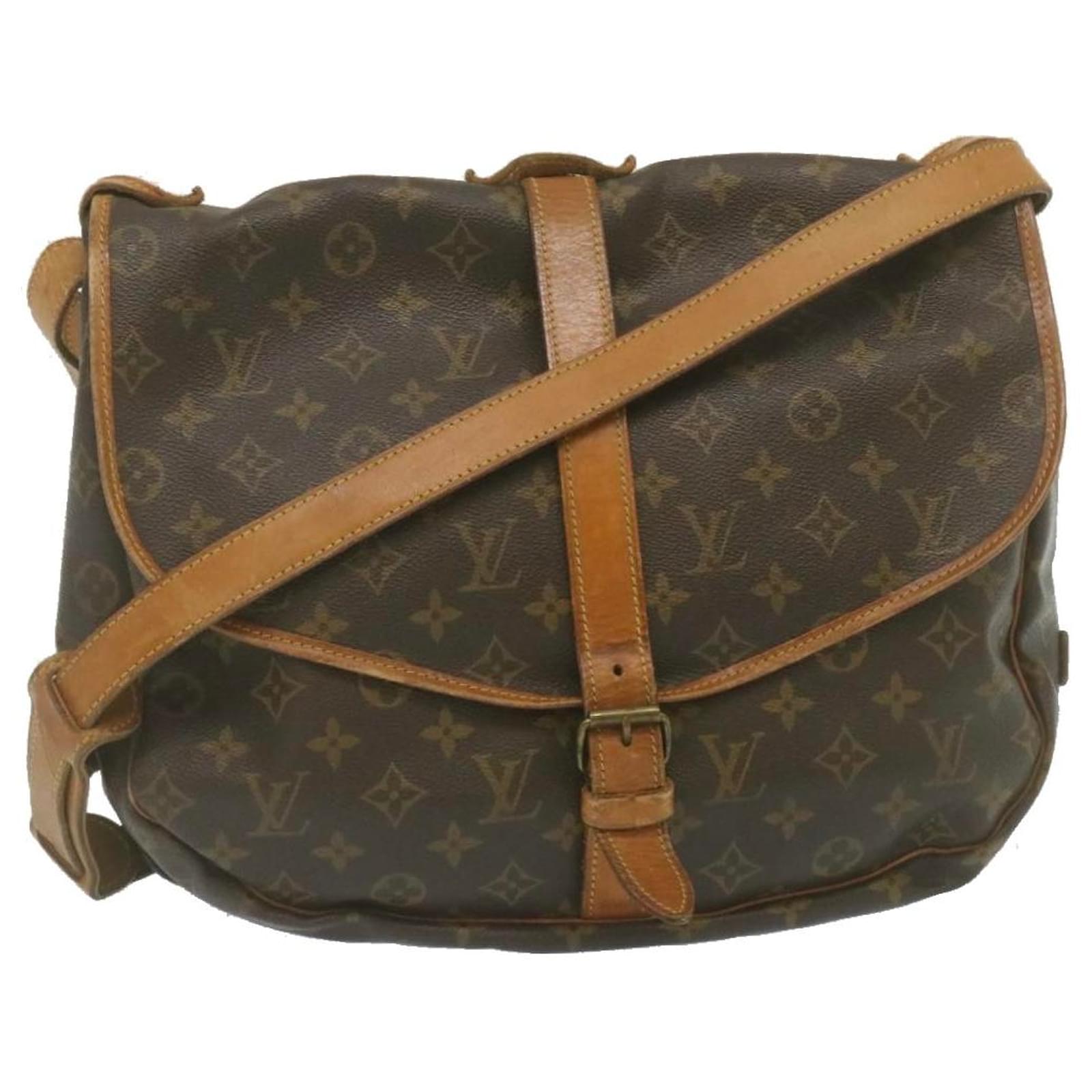 LOUIS VUITTON Monogram Saumur 35 Shoulder Bag M42254 LV Auth ro844