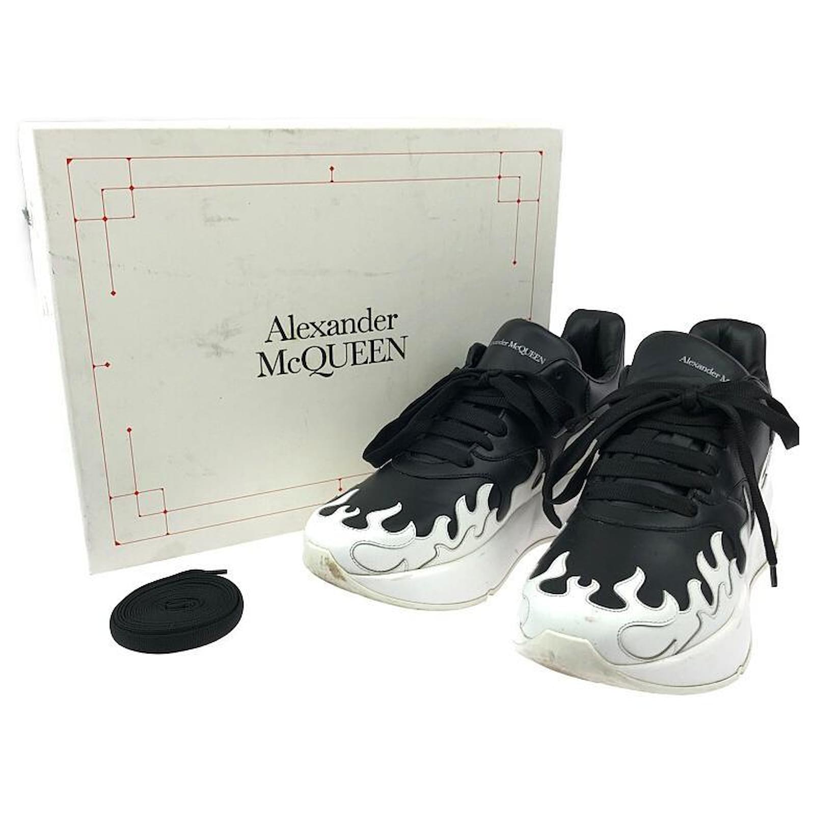 ALEXANDER MCQUEEN OVERSIZED RUNNER SNEAKERS FLAME Alexander McQueen oversized runner sneakers flame shoes size 42 Color White Black