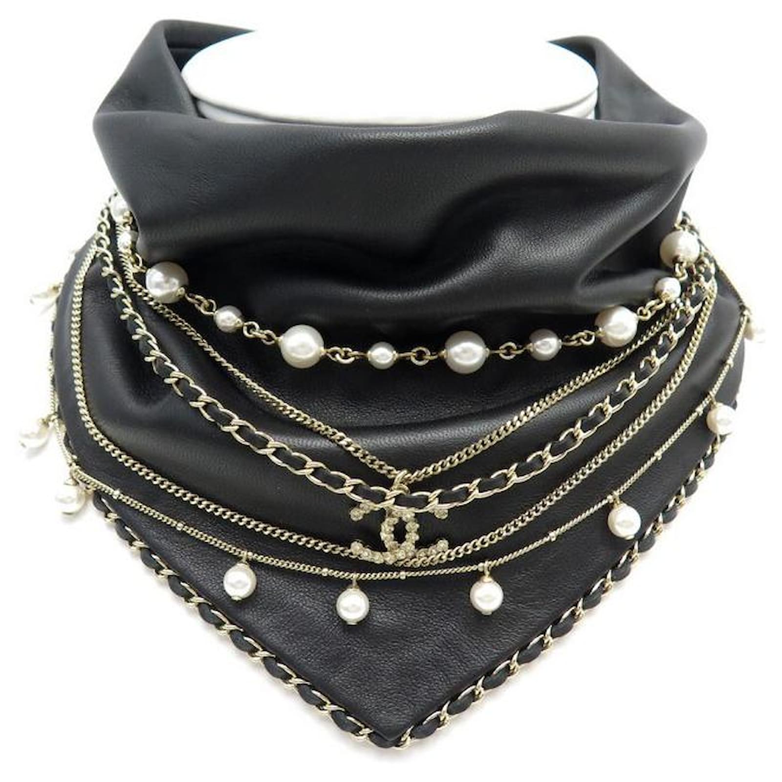 NEW CHANEL LEATHER BANDANA NECKLACE CHAIN LOGO CC PEARLS LEATHER
