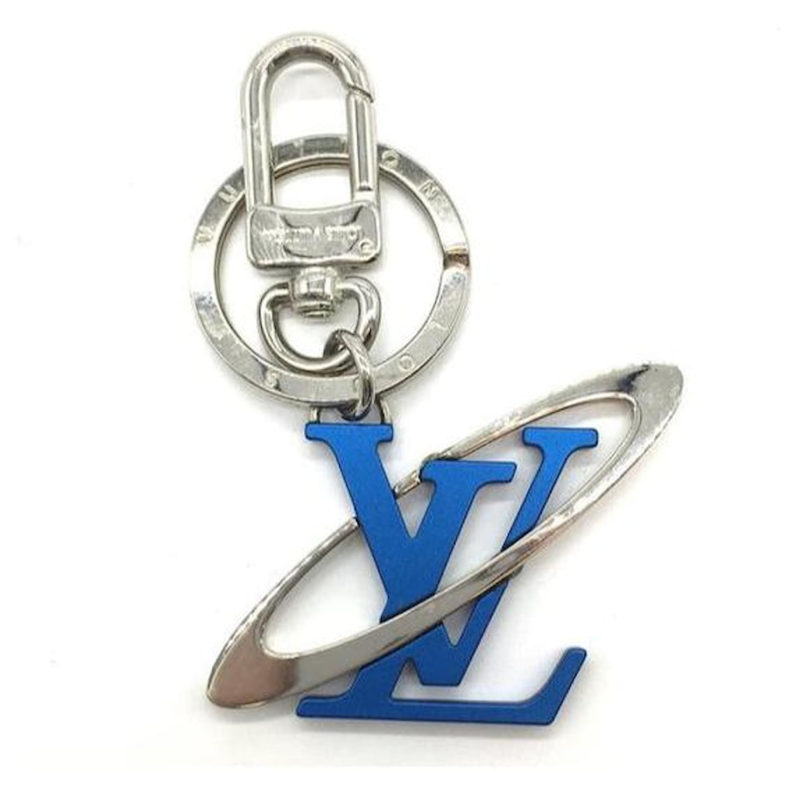 Louis Vuitton Silver Blue Satellite LV Iniciales Llavero con colgante Metal Joli Closet