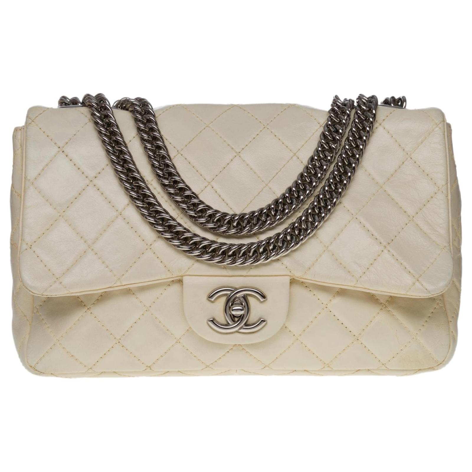 Chanel Timeless/Classique Jumbo Flap bag in ecru quilted lambskin,  Garniture en métal argenté Cream Leather ref.545514 - Joli Closet