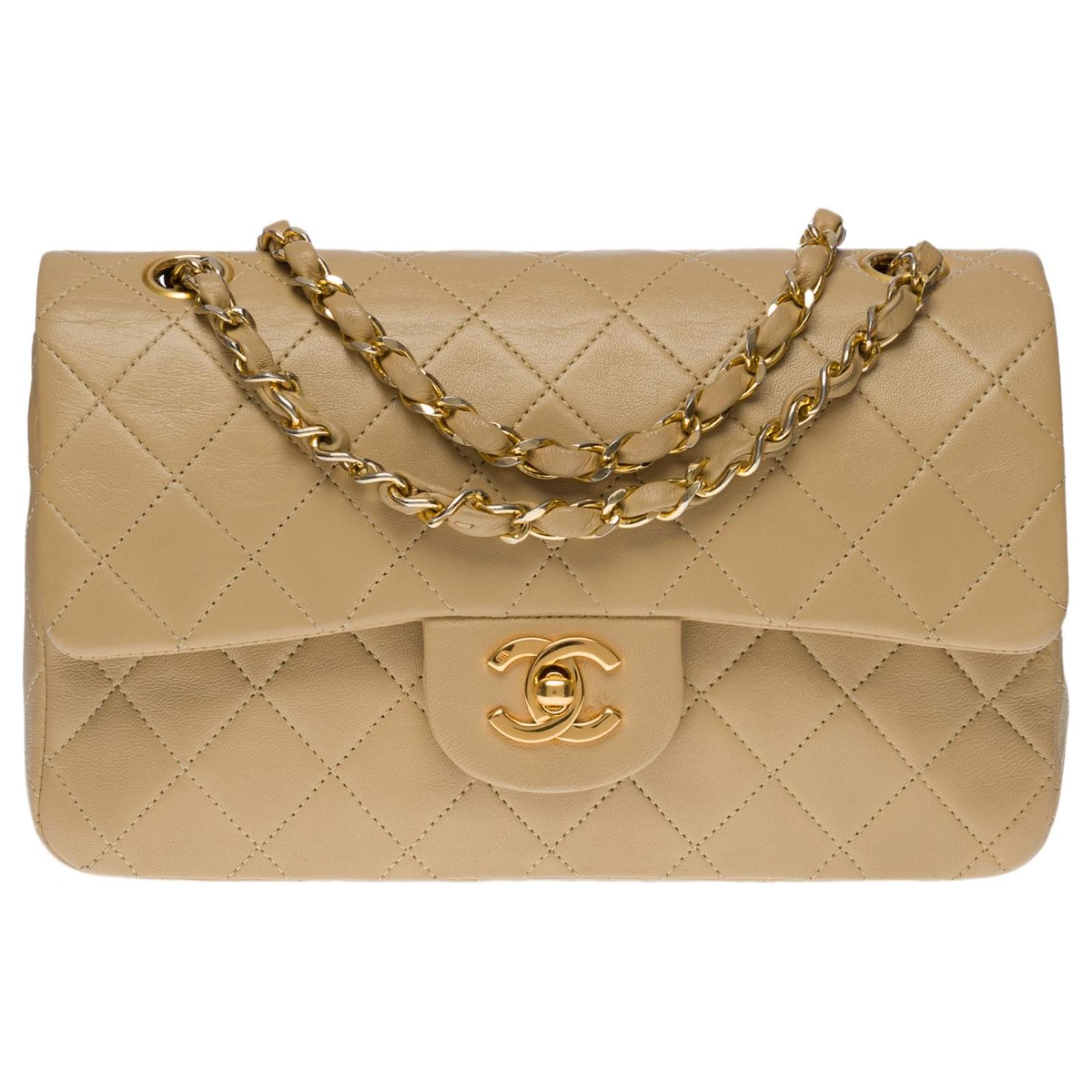 The coveted Chanel Timeless bag 23 cm with lined flap in beige