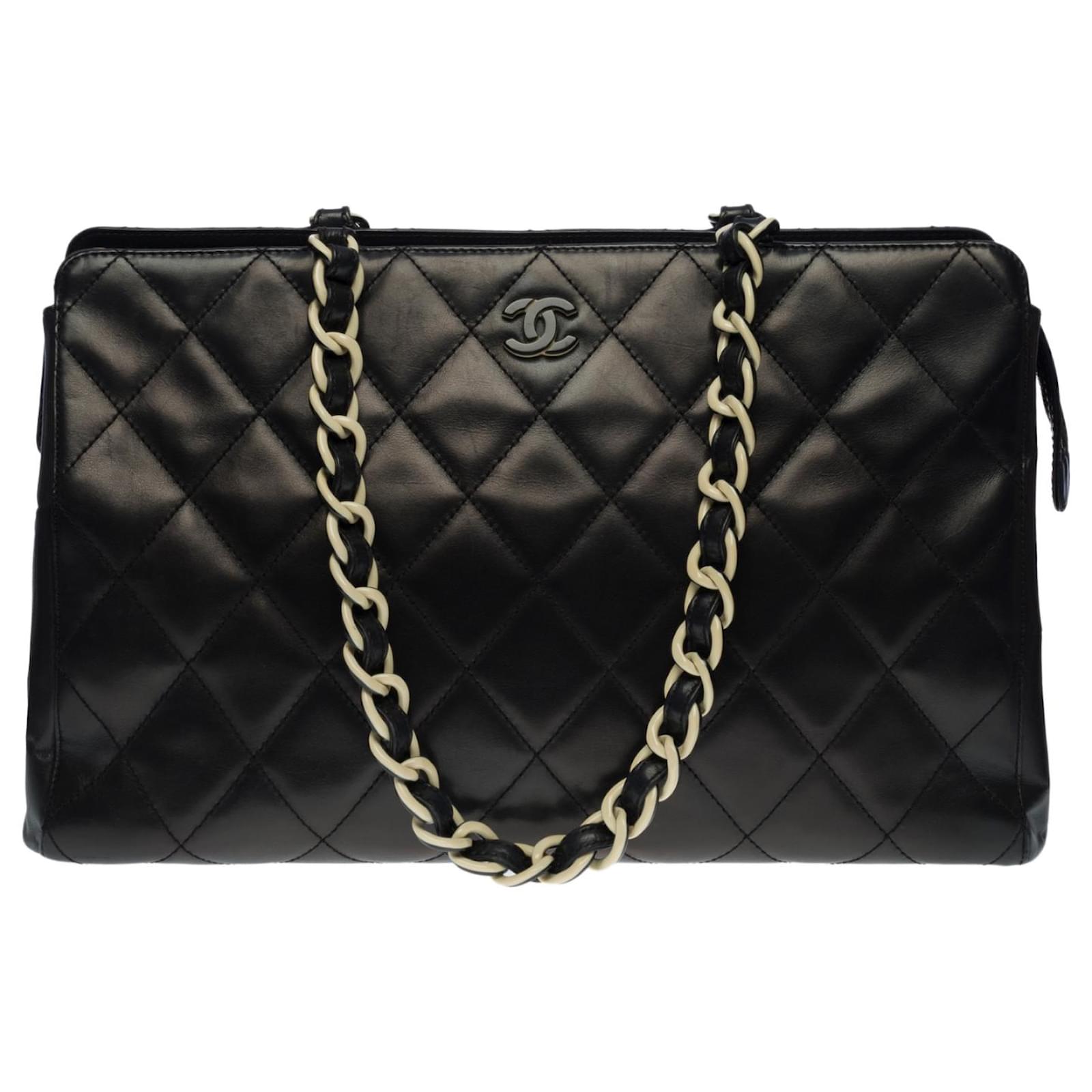 Superb Chanel Cabas handbag in black quilted leather, bi-color black and  ecru plastic trim ref.545737 - Joli Closet
