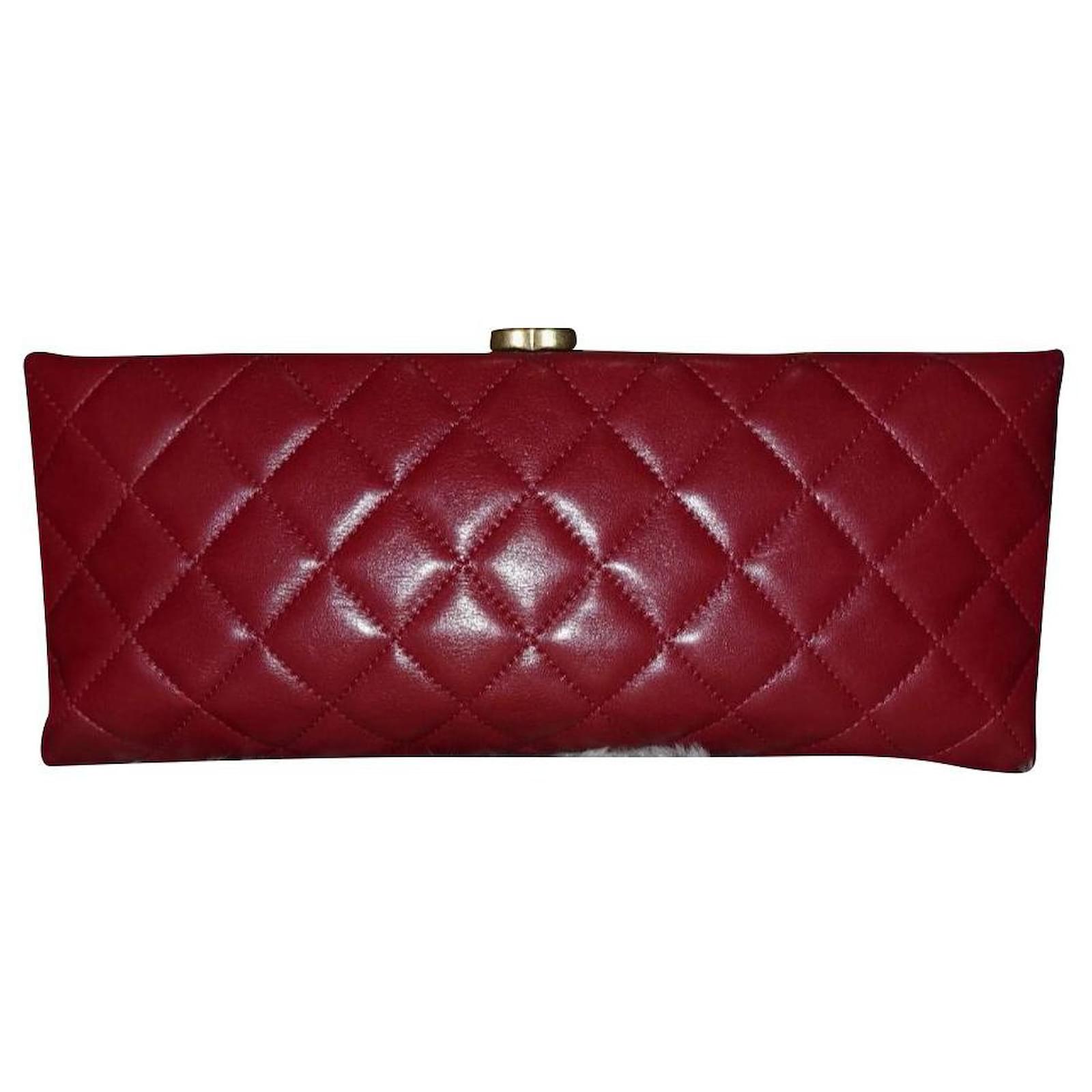 Chanel Timeless clutch Dark red Leather ref.545874 - Joli Closet