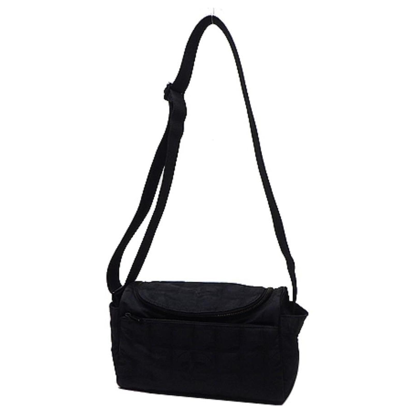 CHANEL Shoulder Bag New Travel Line Nylon Black ref.546791 - Joli