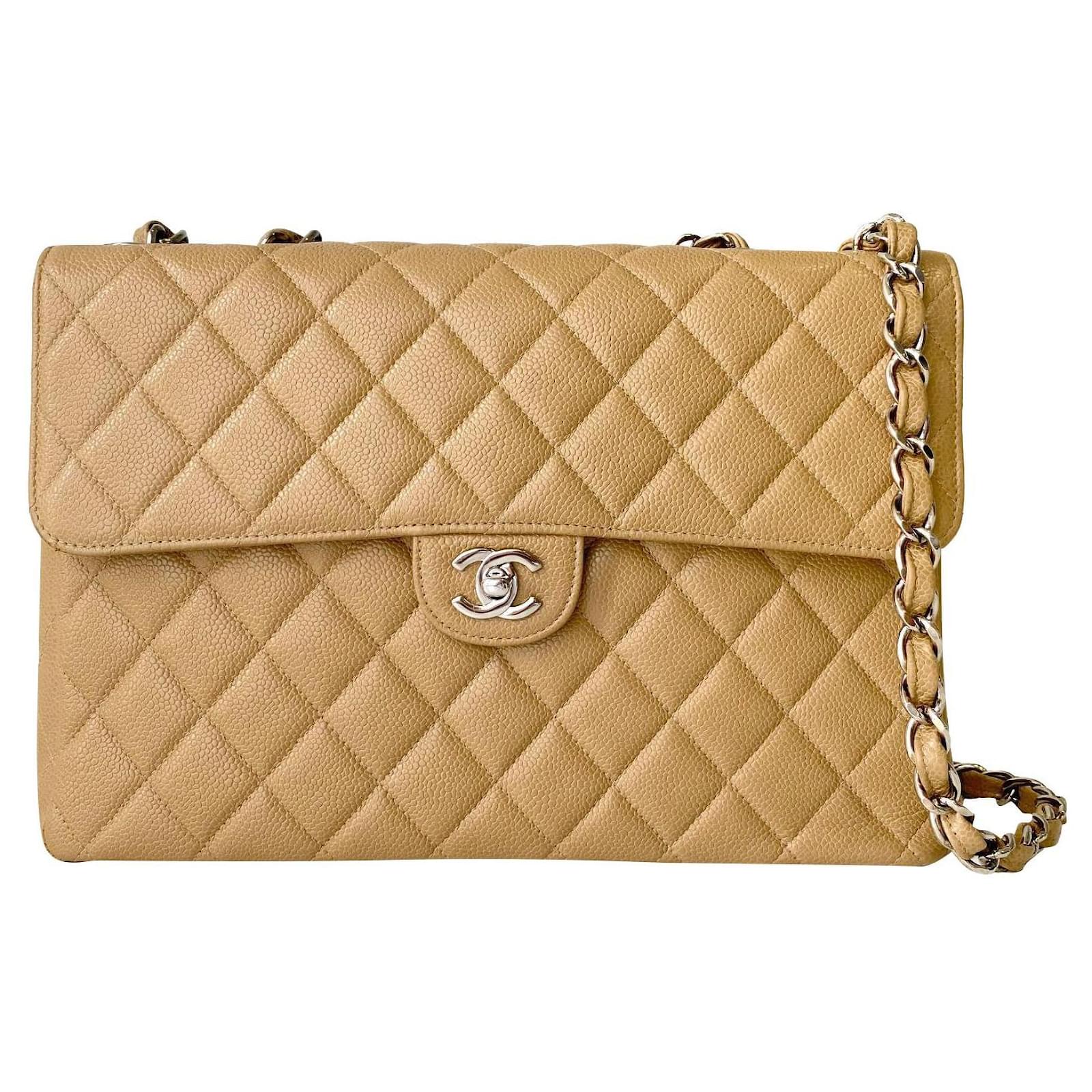 Timeless Chanel Handbags Cream Leather ref.548978 - Joli Closet