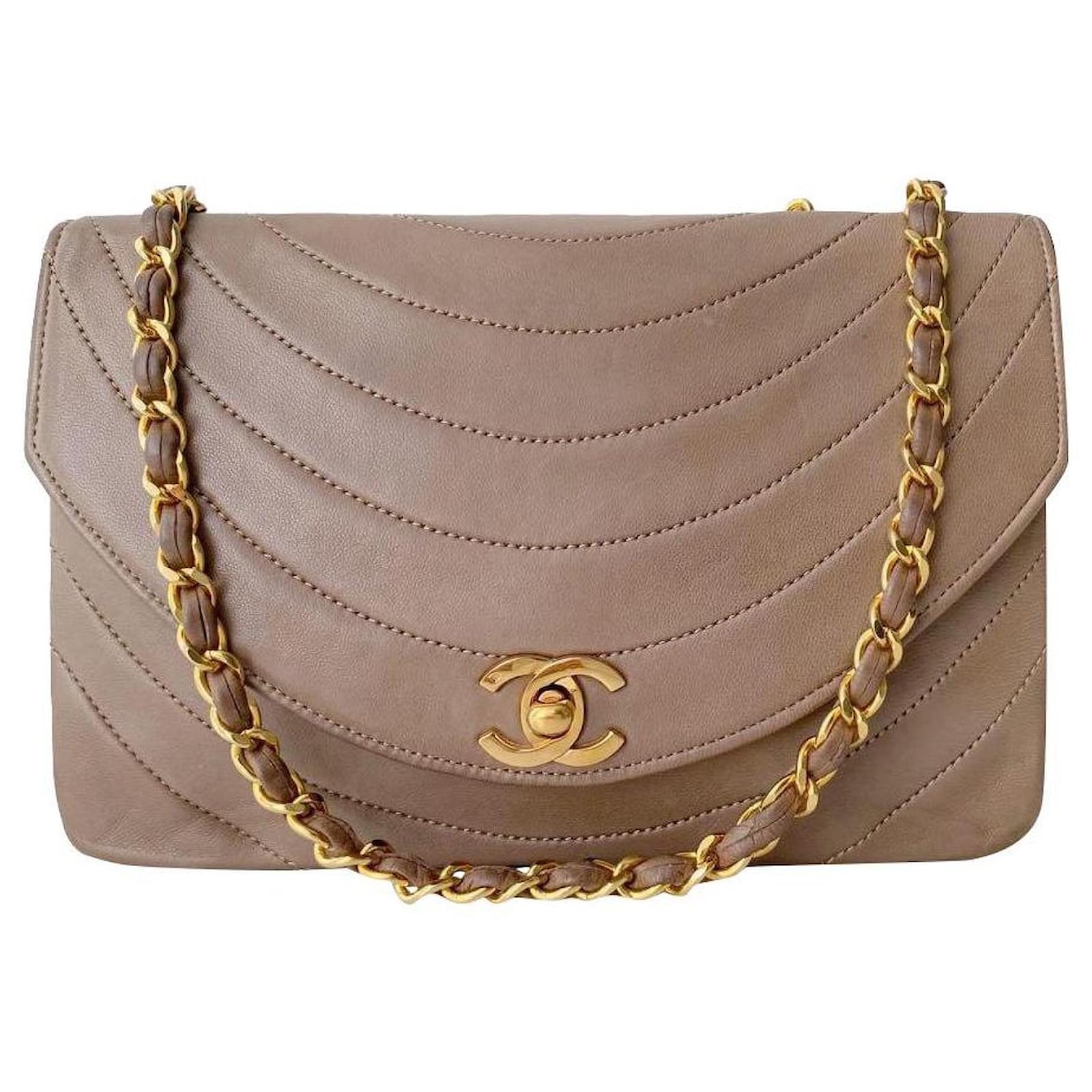 Timeless Chanel Handbags Taupe Leather ref.548980 - Joli Closet