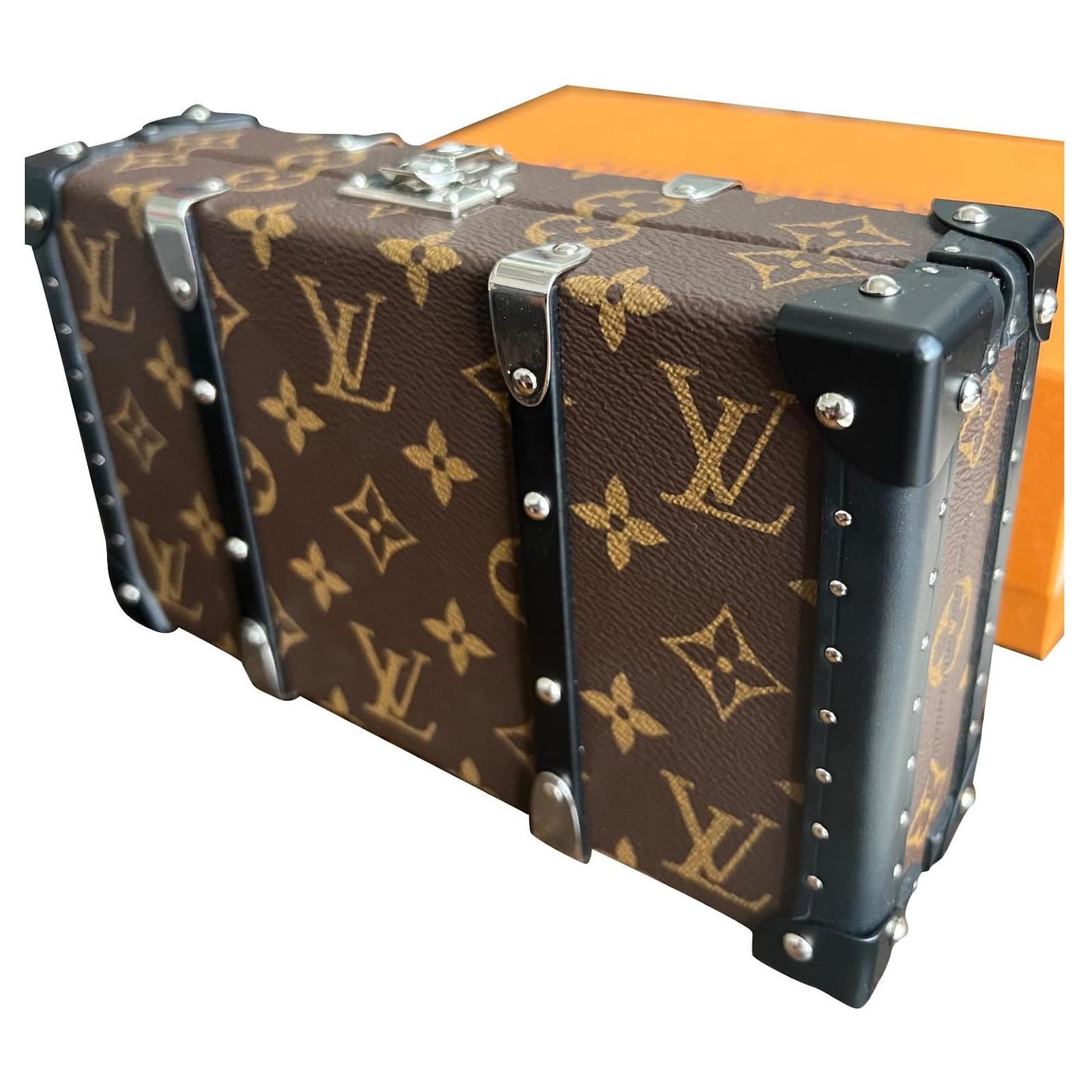 Louis Vuitton Virgil Abloh Brown Monogram Coated Canvas Chain Clutch Gold  Hardware, 2019 Available For Immediate Sale At Sotheby's